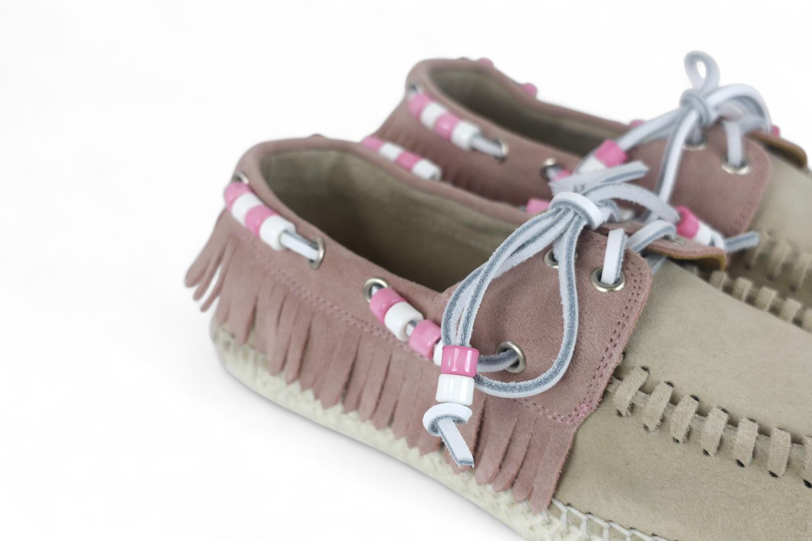 Lagoa barca donna in suede bicolor cipria e beige con frange e perline