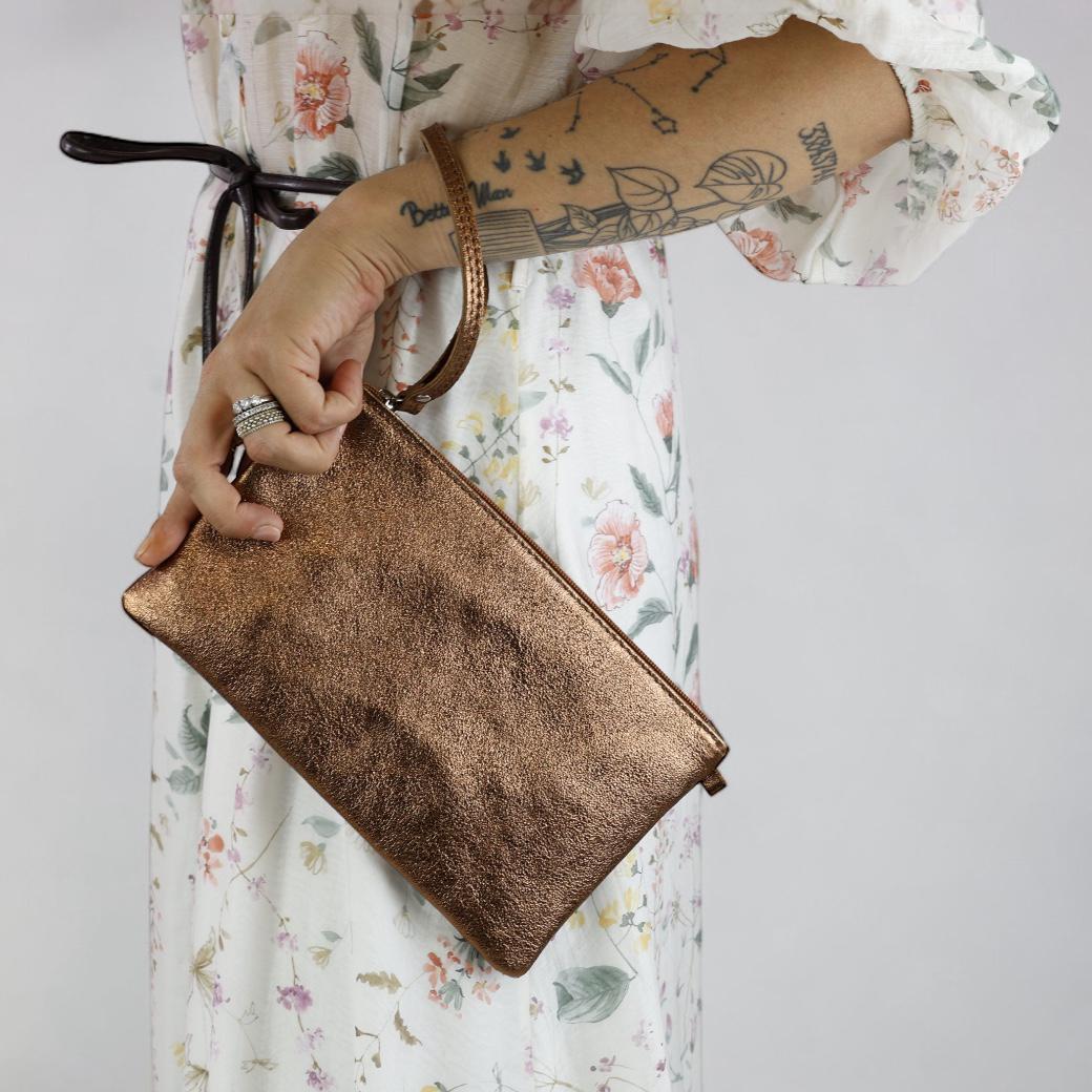 Cecile MI pochette pelle laminata bronzata