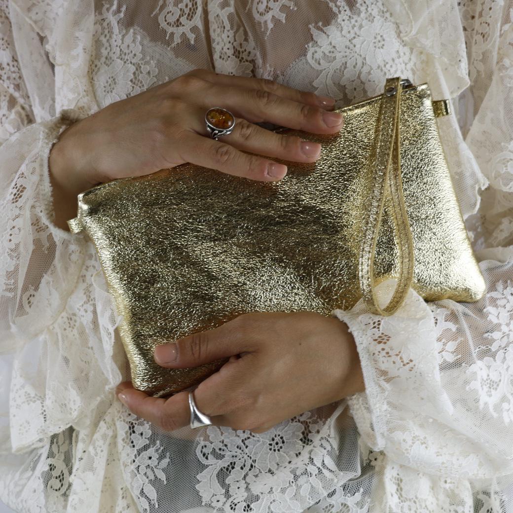 Cecile MI pochette in pelle laminata oro