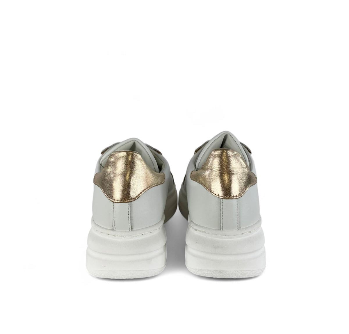 MELINE Sneaker donna in pelle dettaglio laminato e Lacci con accessori gioiello bianco