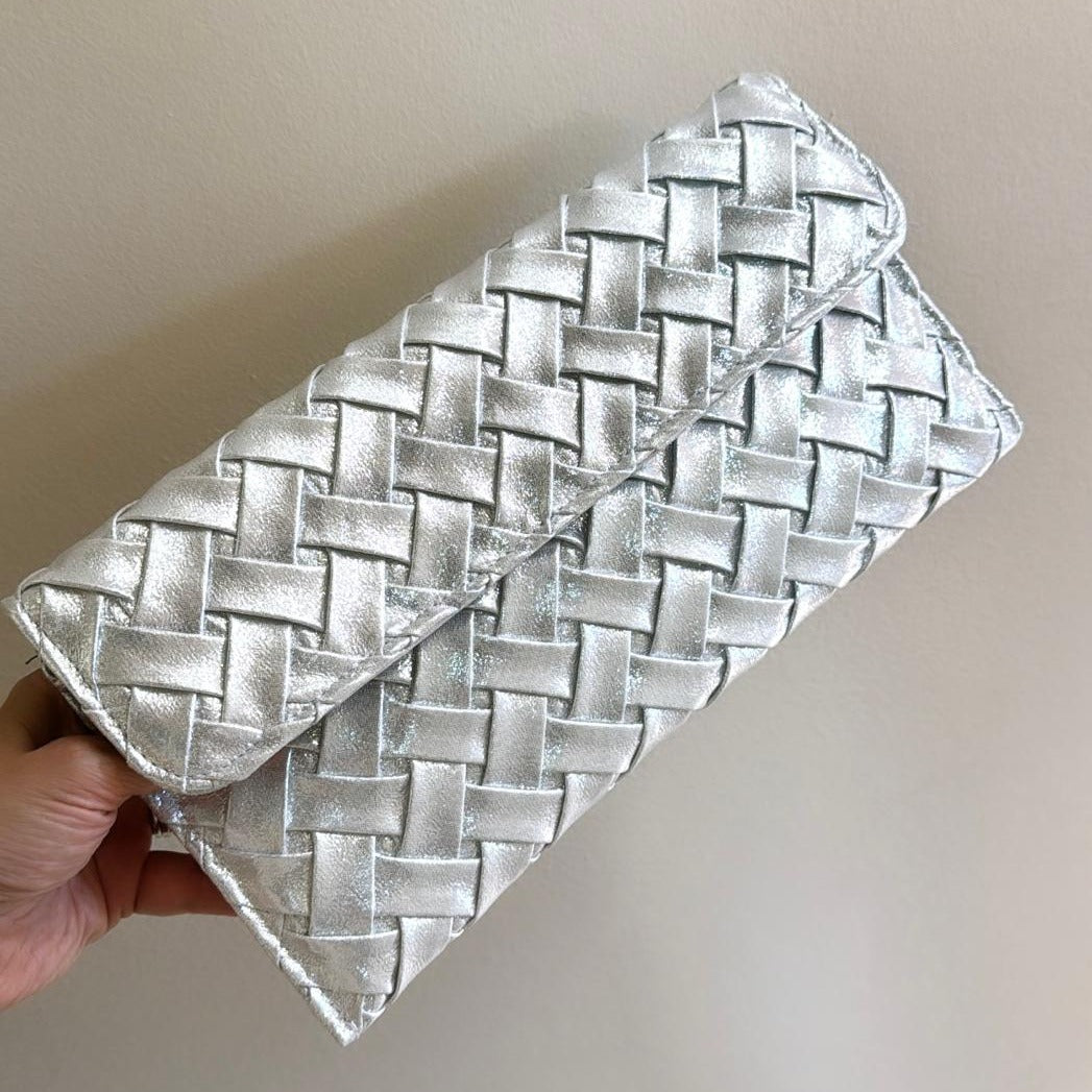 Anna Cecere Pochette in laminato argento intrecciata