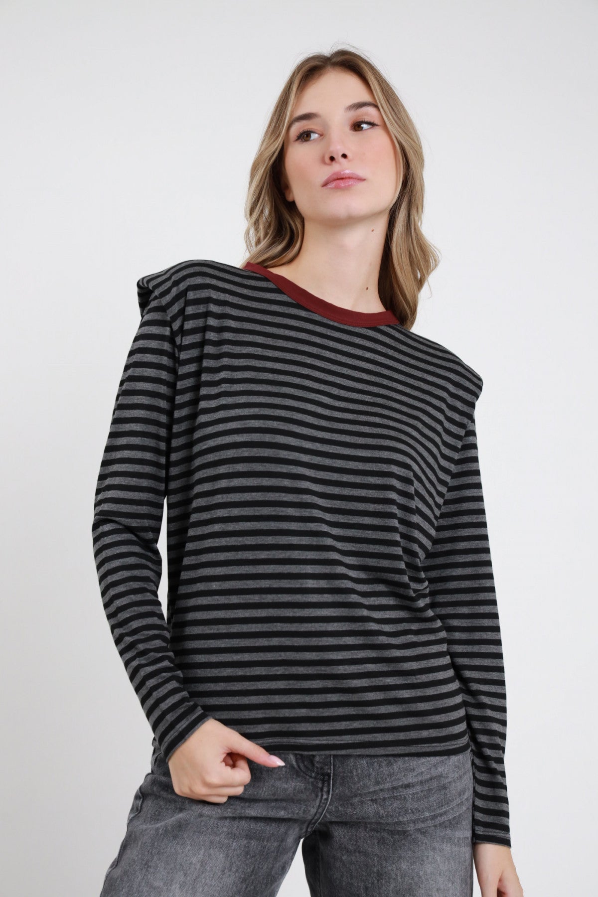 SUSY MIX MAGLIA A RIGHE CON SPALLINE GRIGIA