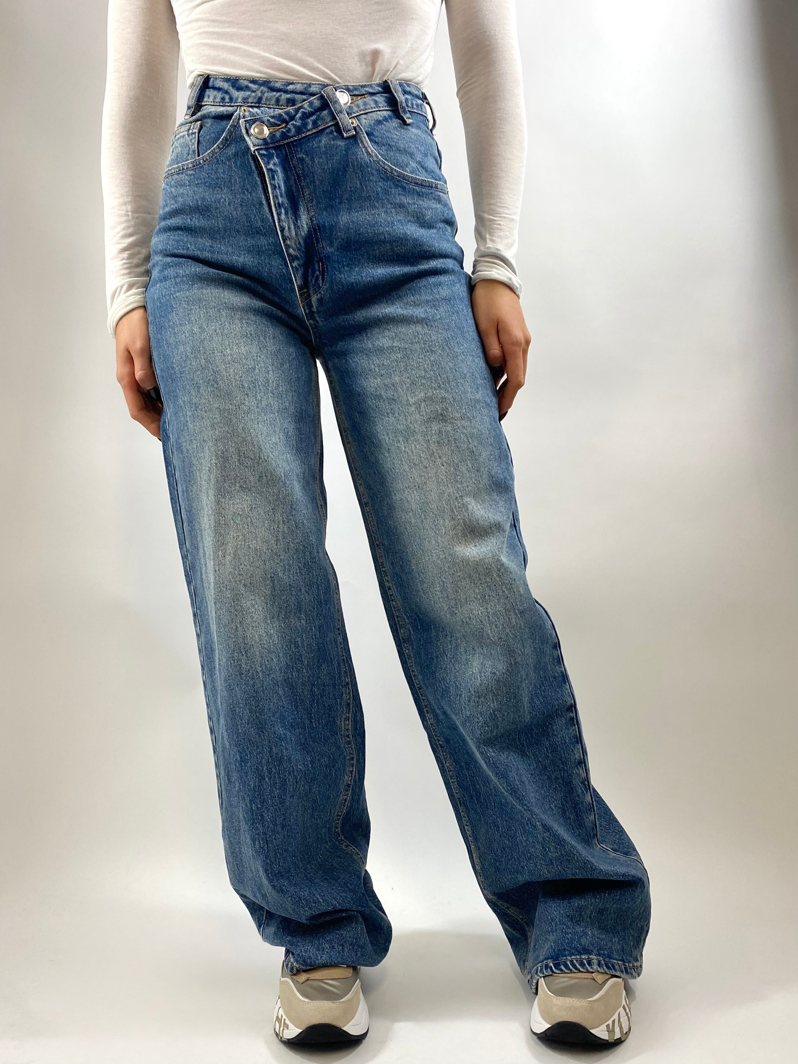 CECILE JEANS BOTTONE TRASVERSALE