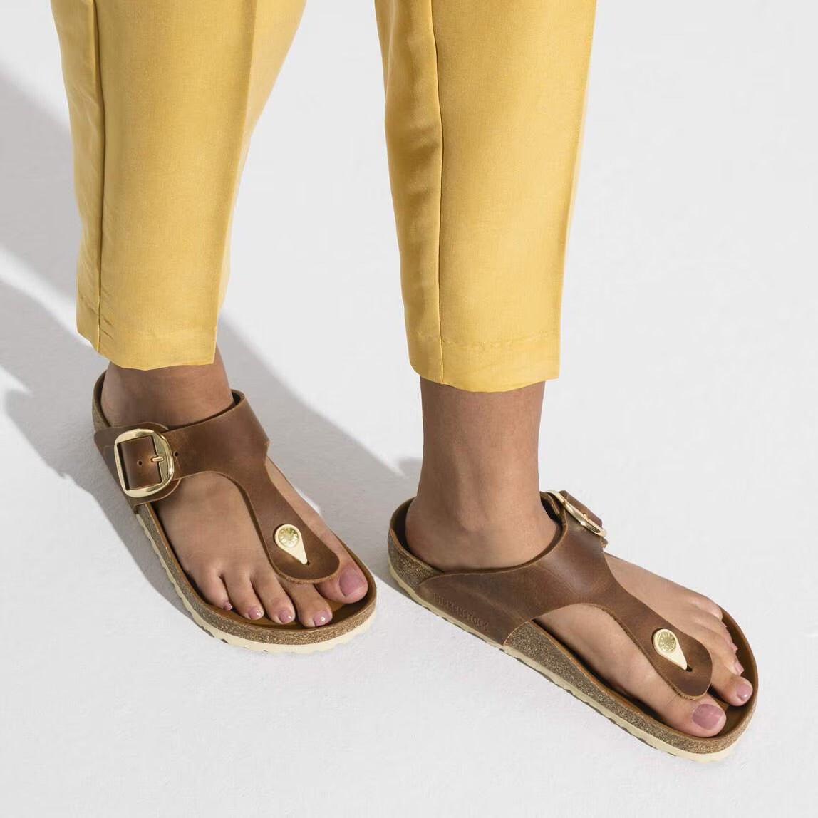 BIRKENSTOCK GIZEH BIG BUCKLE COGNAC