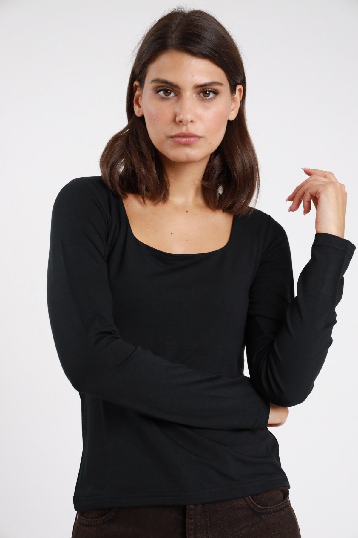 SUSY MIX MAGLIA SCOLLO QUADRO NERA