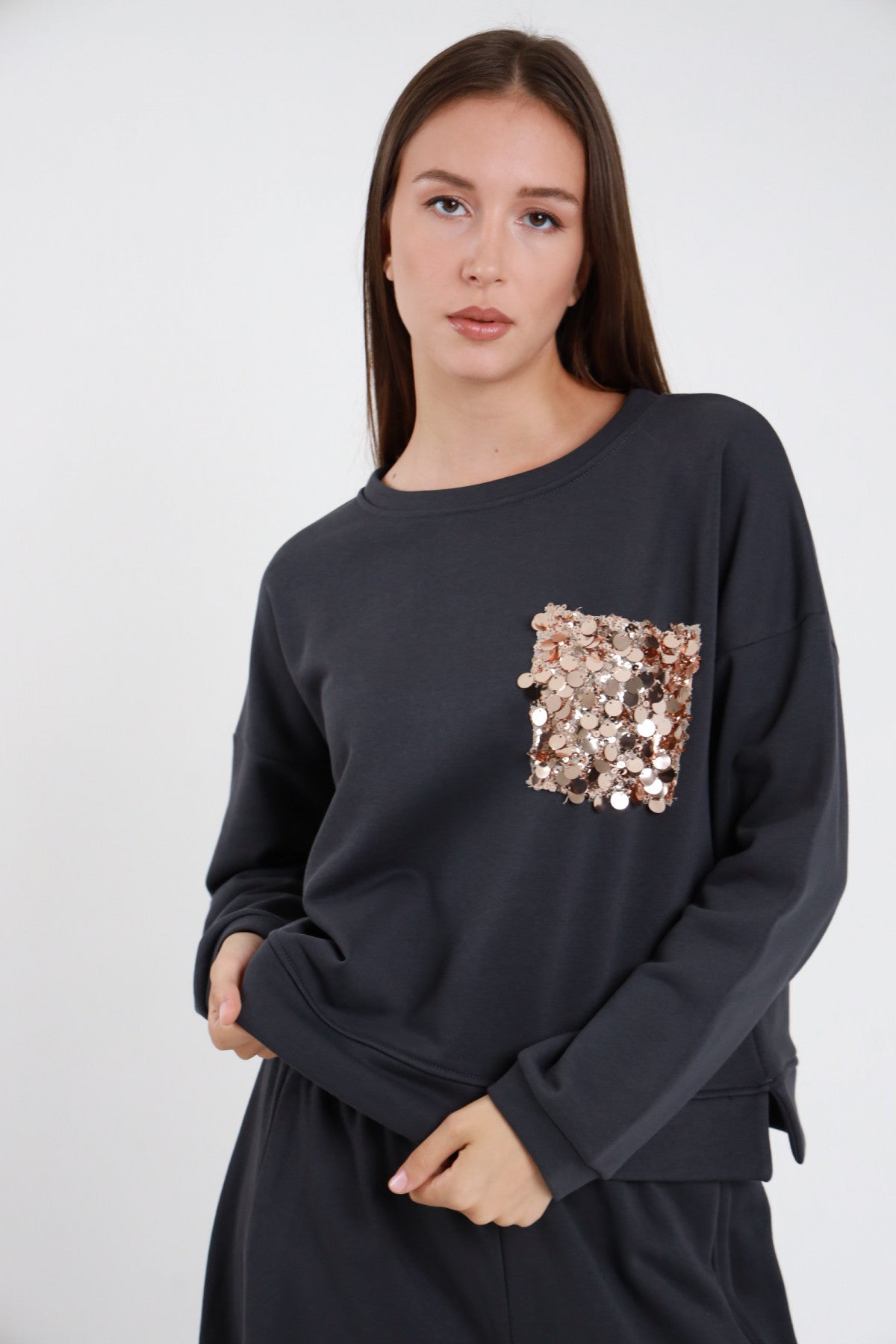 SUSY MIX FELPA CON TASCHINO IN PAILLETTES NERO