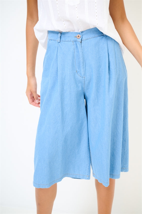KIKISIX BERMUDA IN CHAMBRAY CELESTE