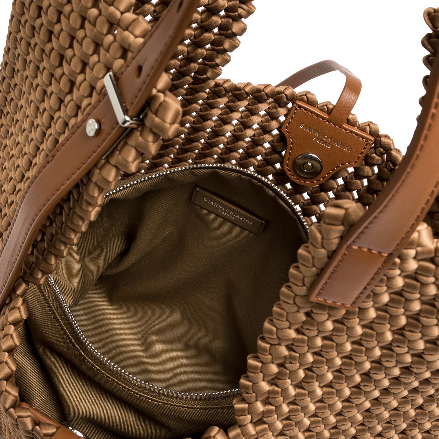 Gianni Chiarini borsa media a spalla in tessuto intrecciato marrone con pochette removibile