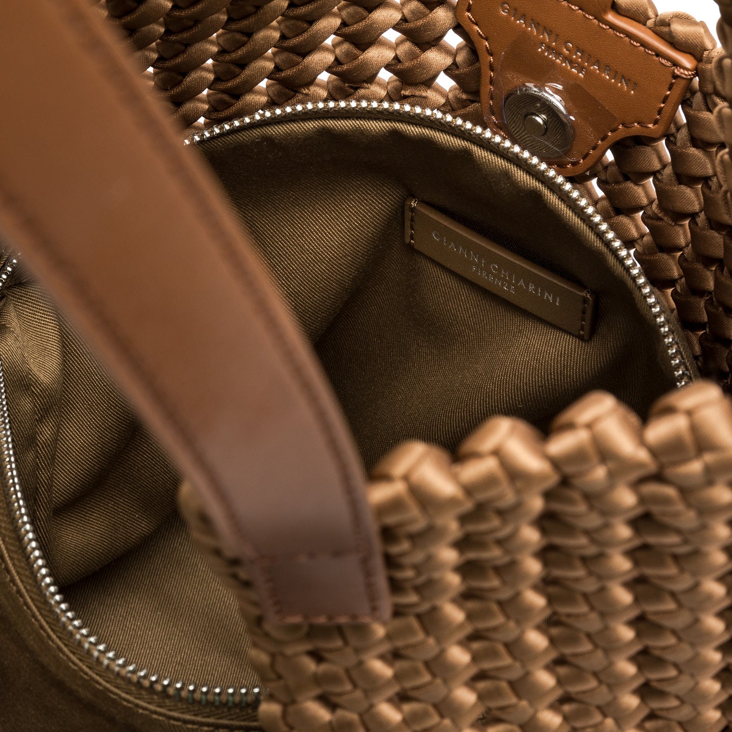 Gianni Chiarini borsa a spalla in tessuto intrecciato marrone con pochette removibile in canvas