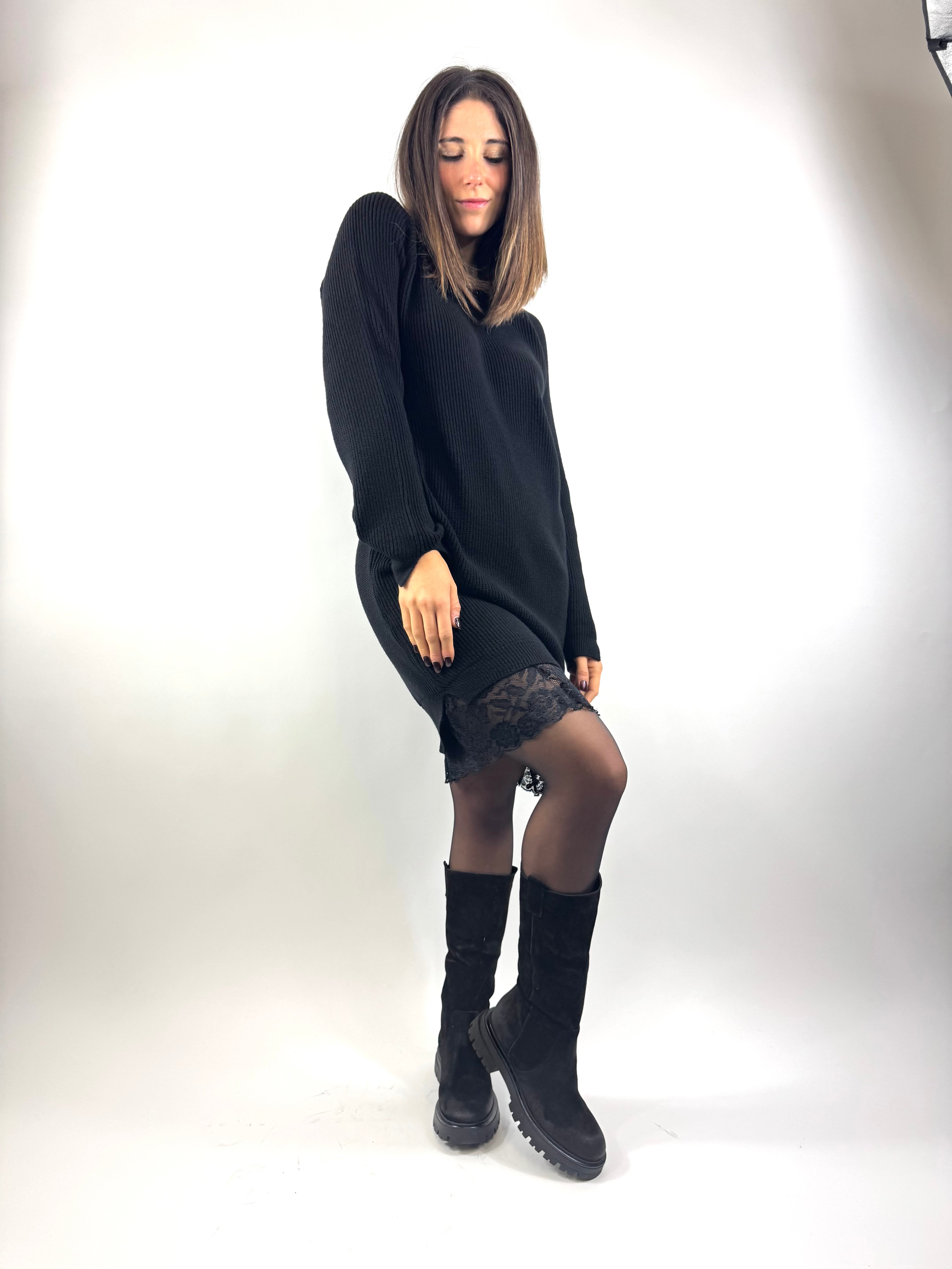 SUSY MIX ABITO IN MAGLIA CON PIZZO NERO