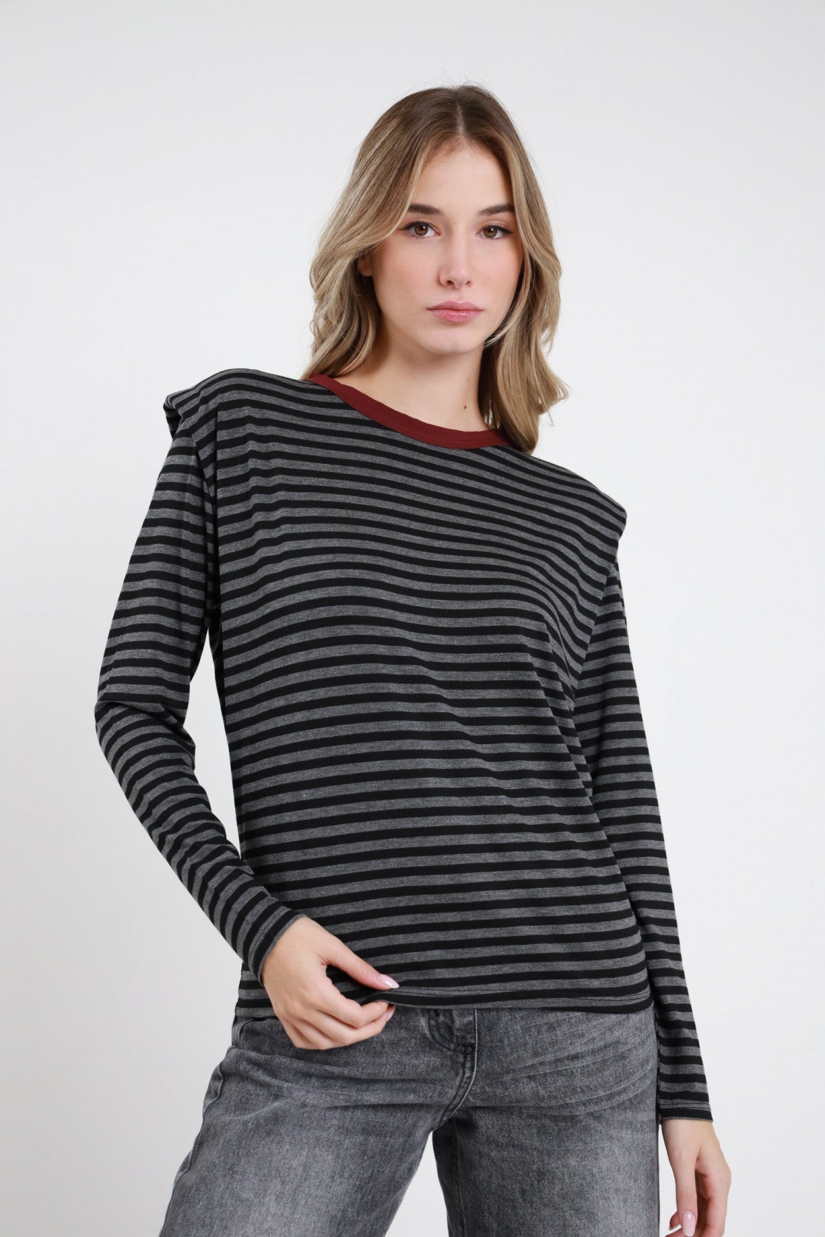 SUSY MIX MAGLIA A RIGHE CON SPALLINE GRIGIA