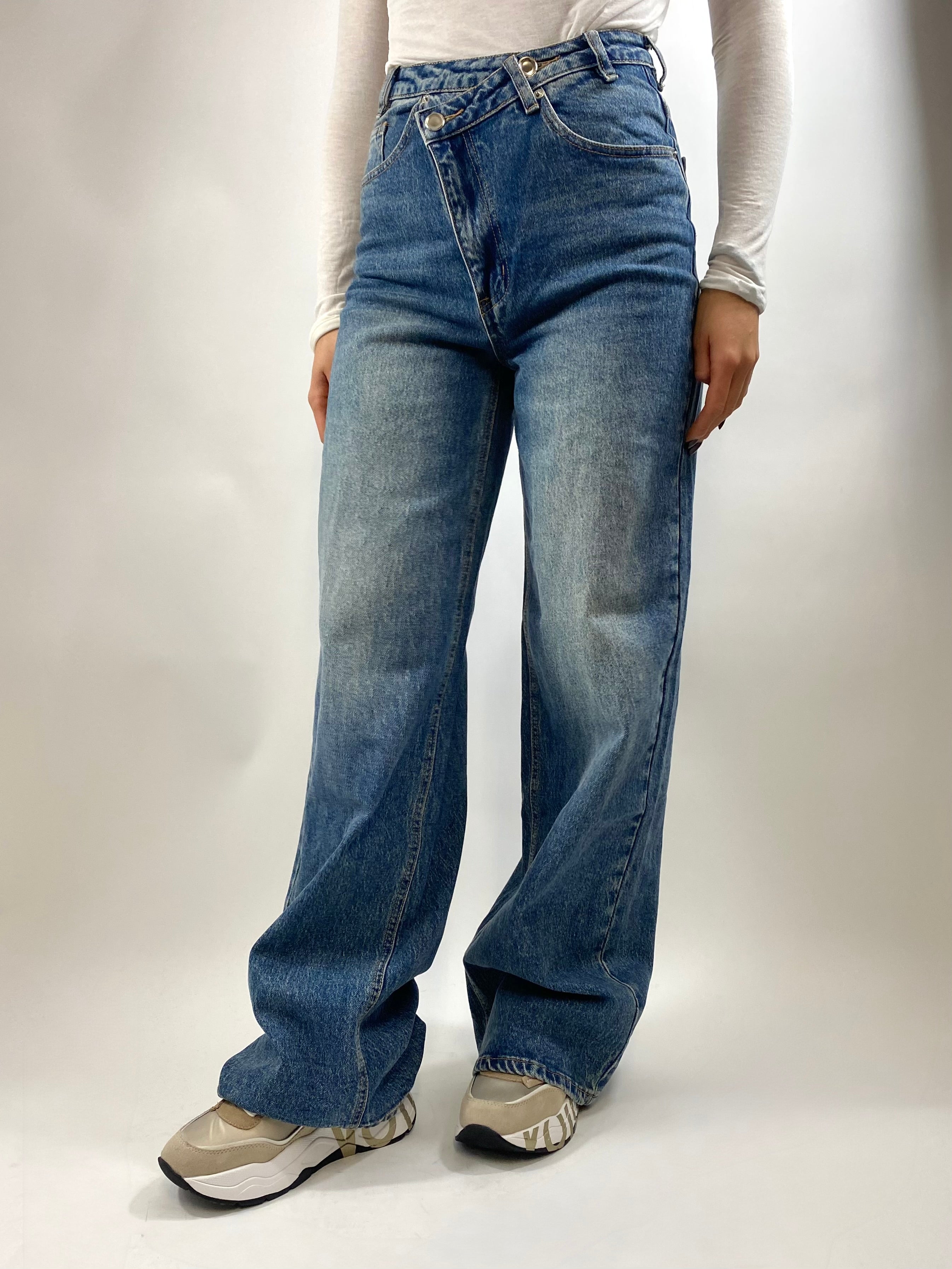 CECILE JEANS BOTTONE TRASVERSALE