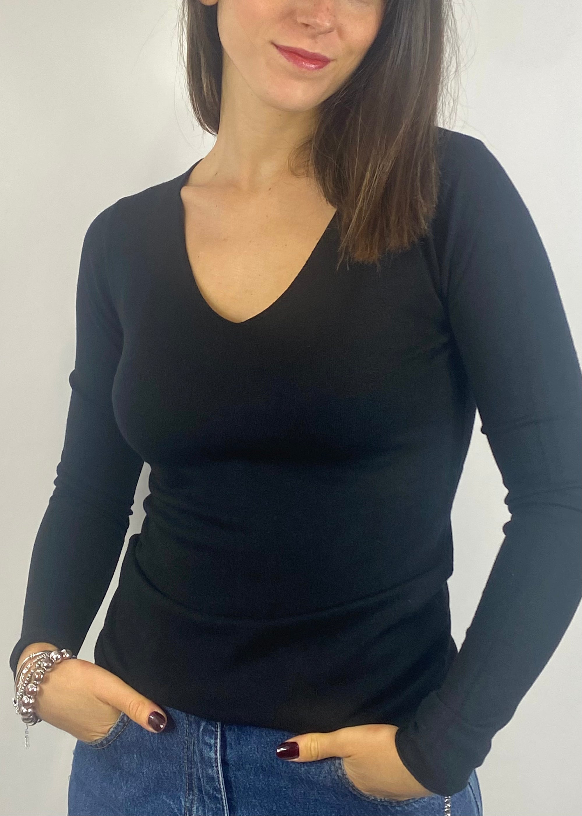 SUSY MIX MAGLIA CON SCOLLO NERA