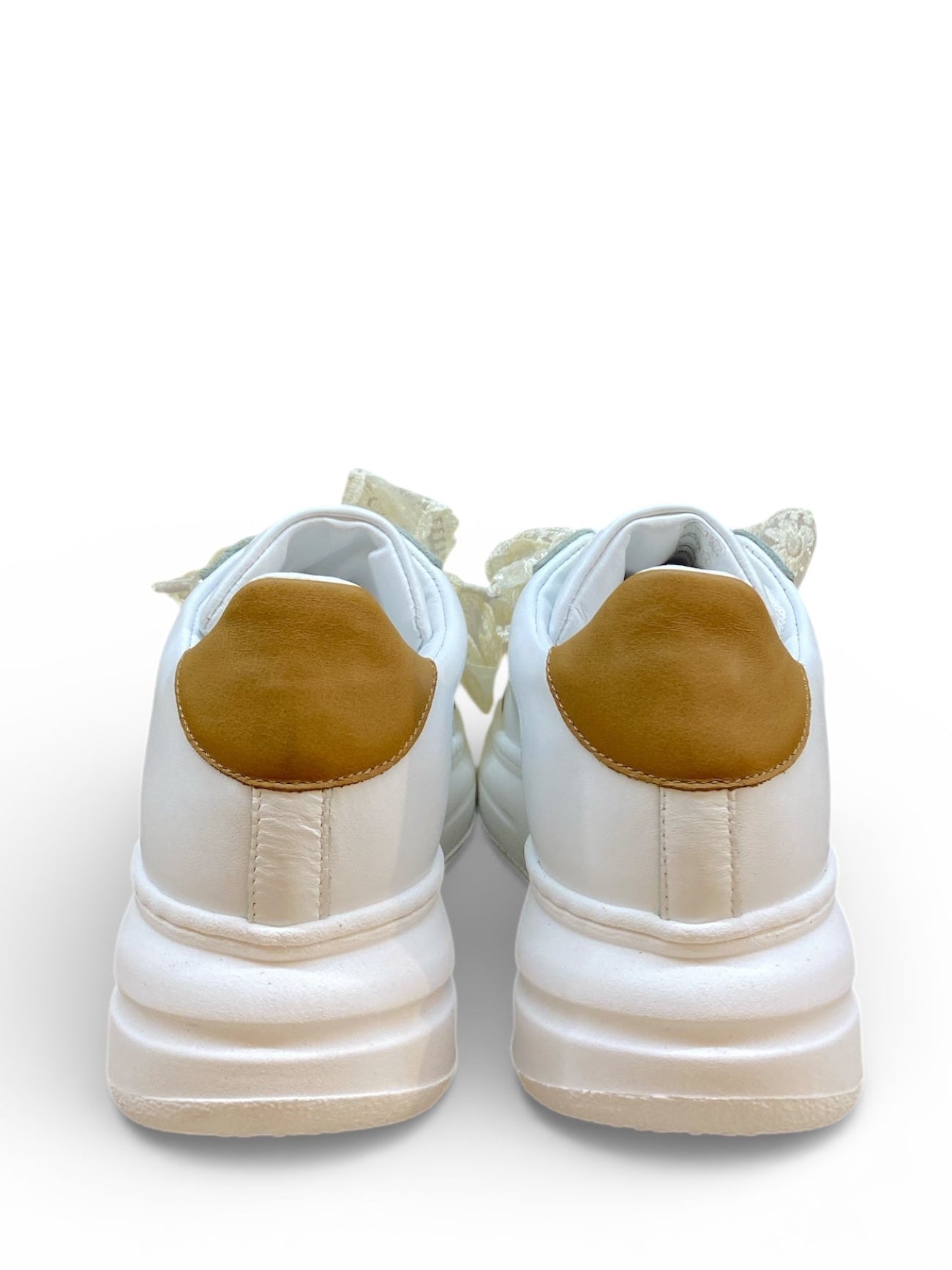 MELINE SNEAKER FIOCCO IN PIZZO E CHARMS
