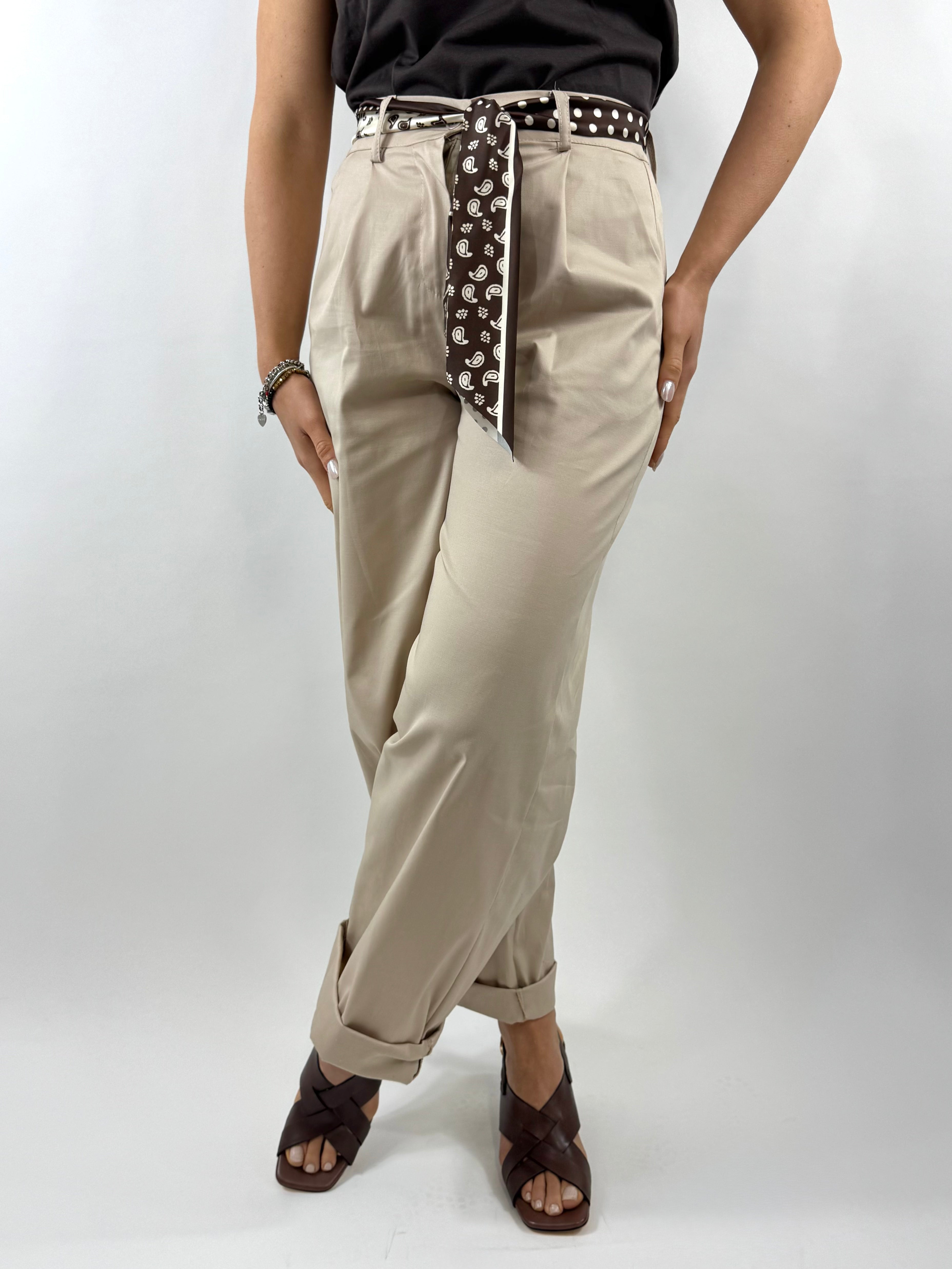 CECILE PANTALONE CON FOULARD BEIGE
