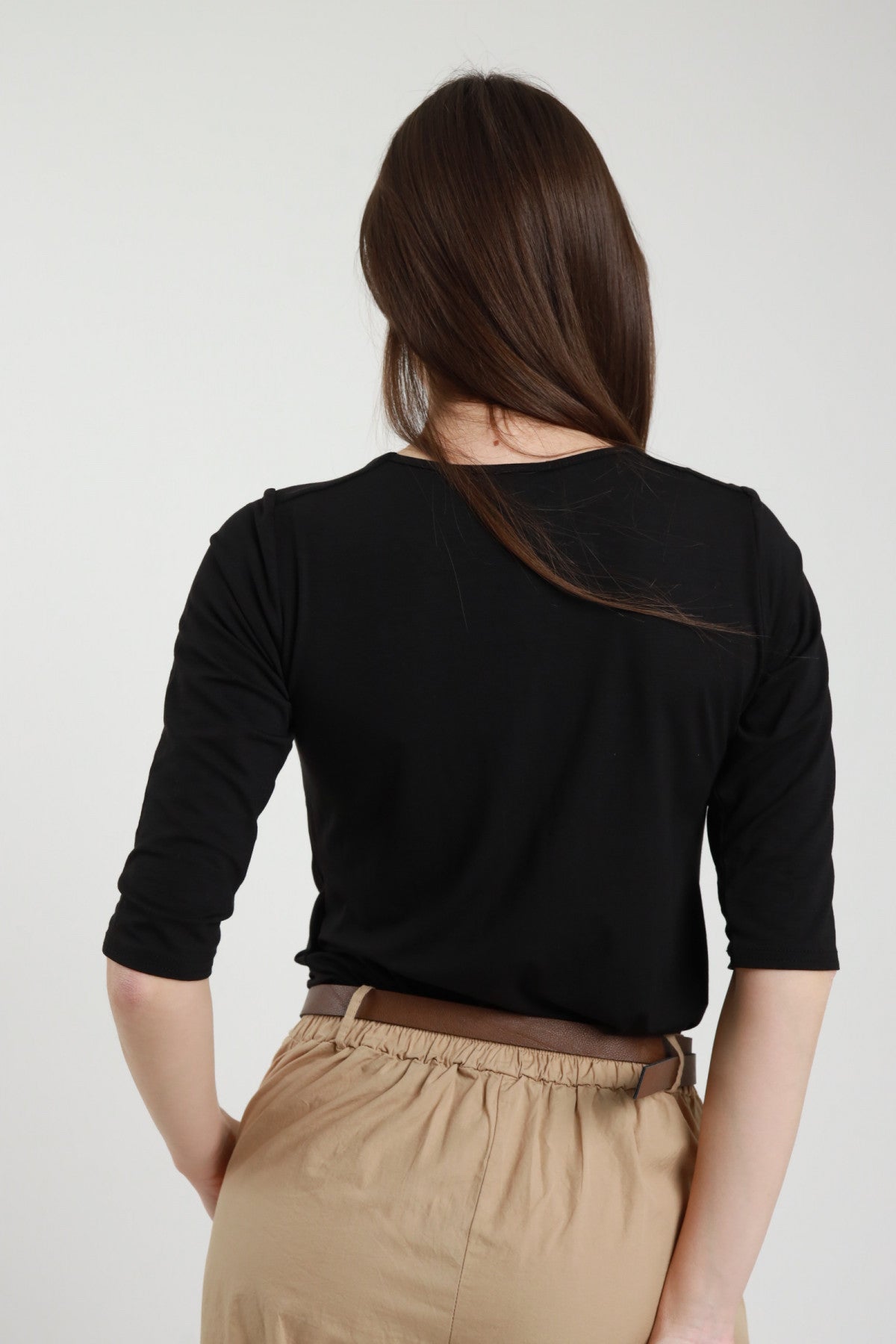 SUSY MIX MAGLIA NERA CON ACCESSORIO