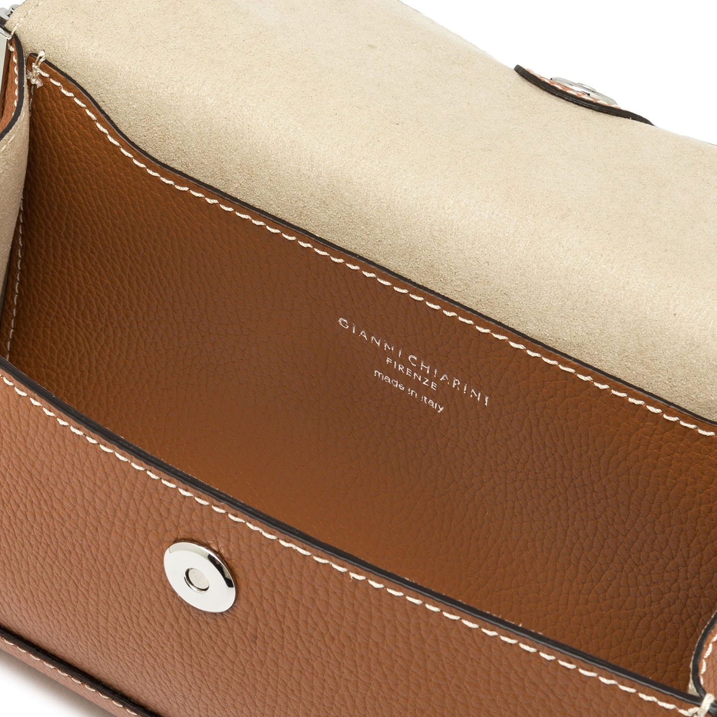 Gianni Chiarini borsa a tracolla in pelle martellata con un manico superiore e una tracolla removibile.