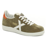 Munich Sneaker uomo in suede militare con dettagli in bianco e arancio