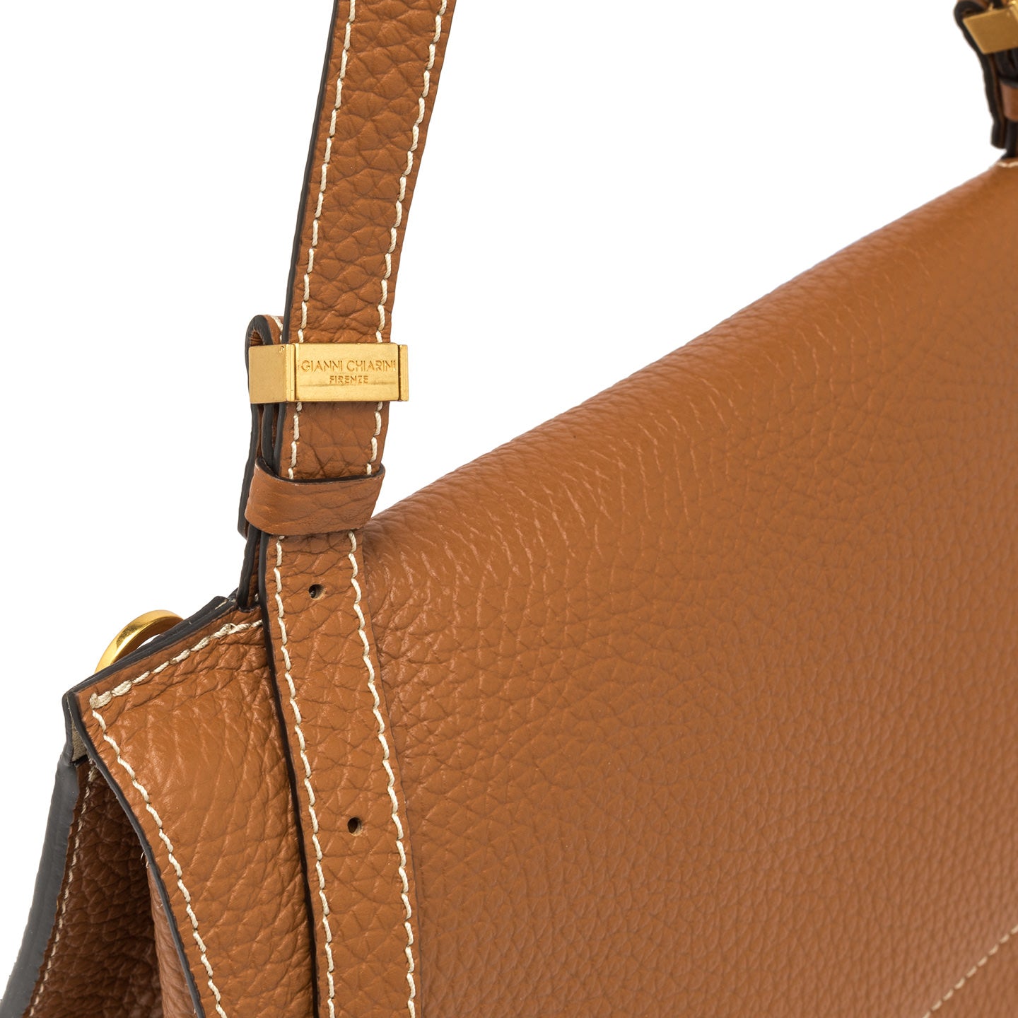 Gianni Chiarini borsa a spalla in pelle grana maxi color caramello con tracolla removibile