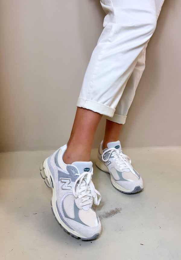 New Balance Sneakers donna in mesh e suede color lino cemento ardesia