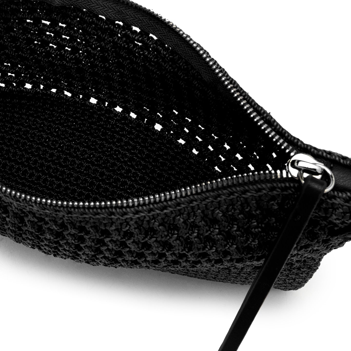 Gianni Chiarini pochette in tessuto uncinetto nero e impreziosita da dettagli in pelle