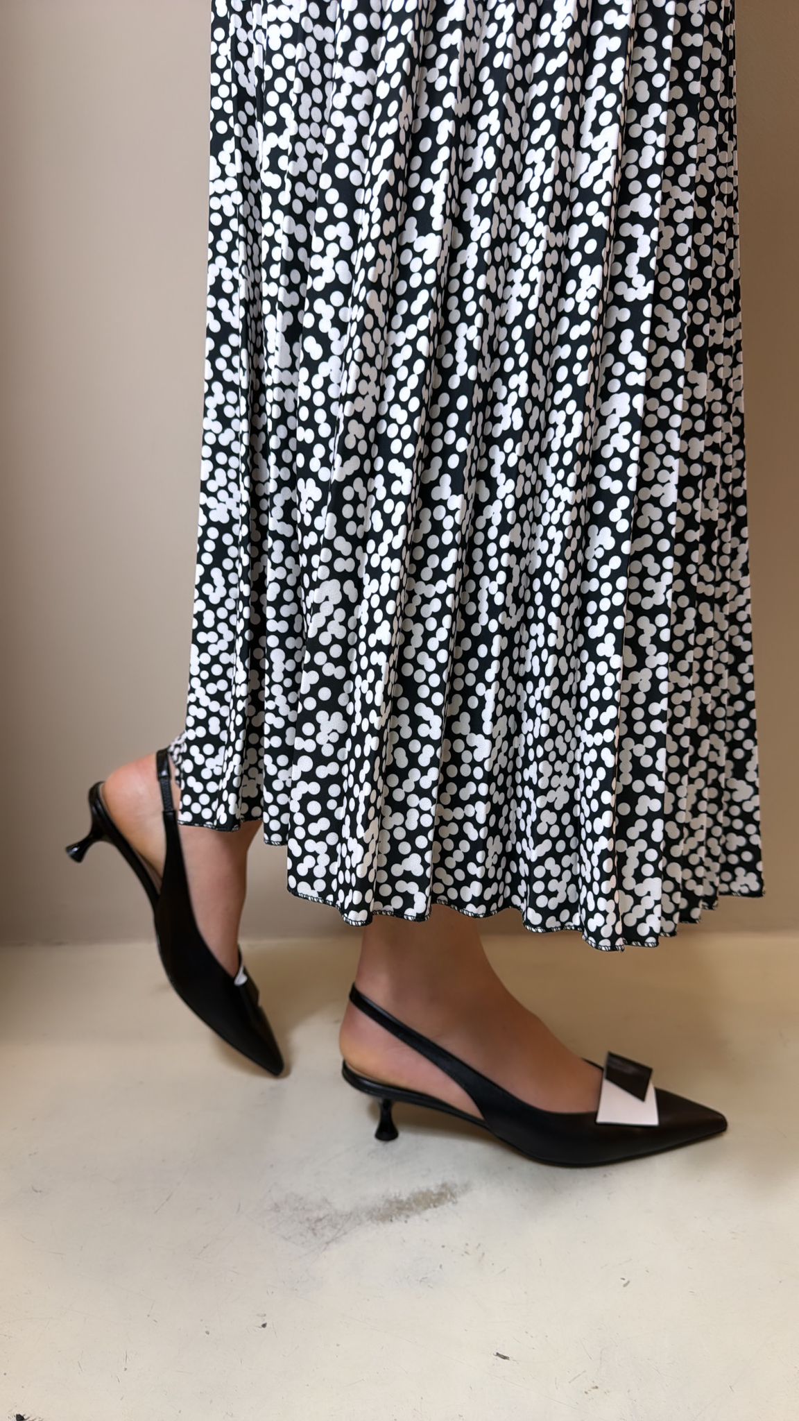 Bottega Lotti Slingback in ecopelle nera con fiocco nero e bianco