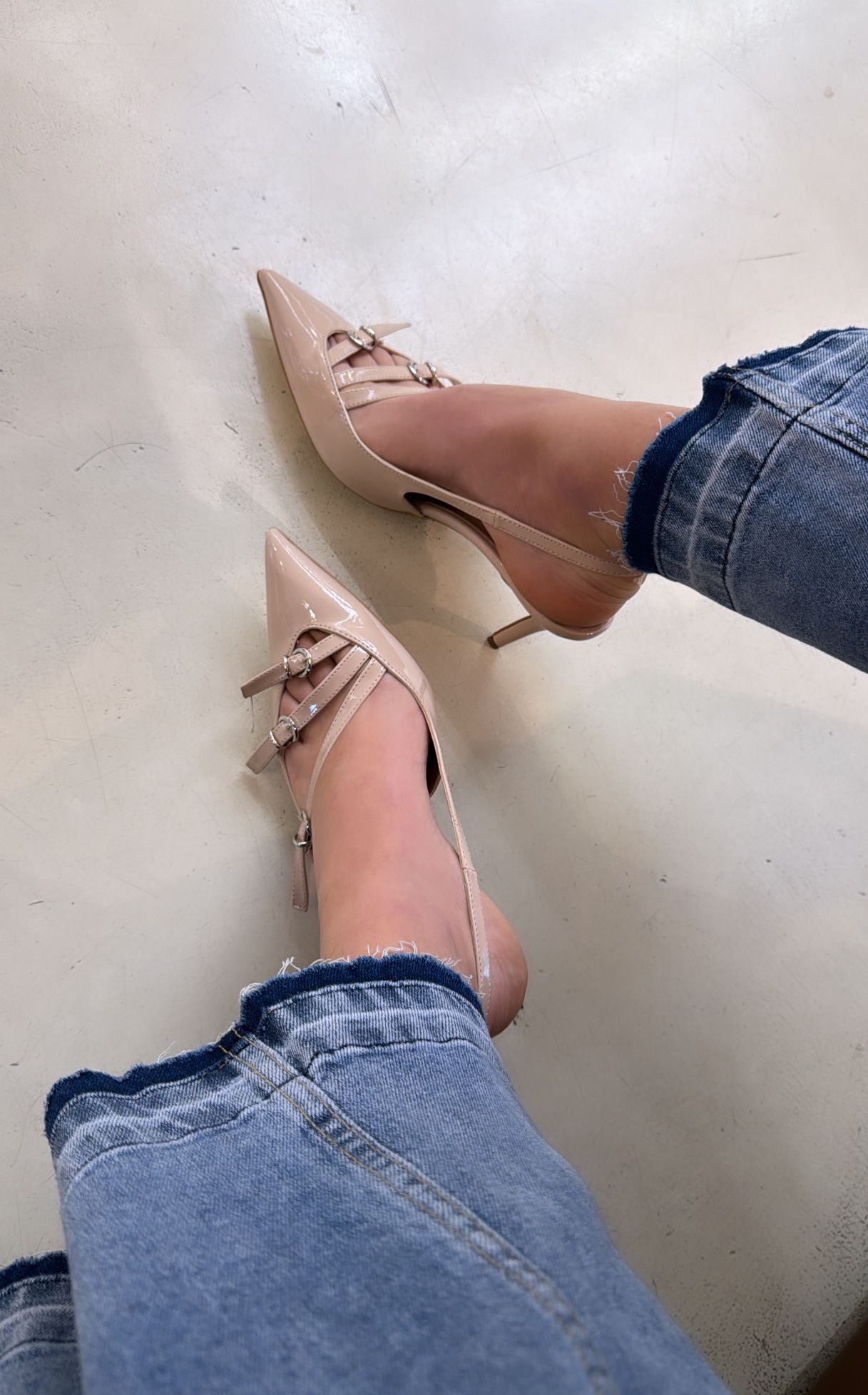 Divine Follie Slingback in vernice carne con fibbie