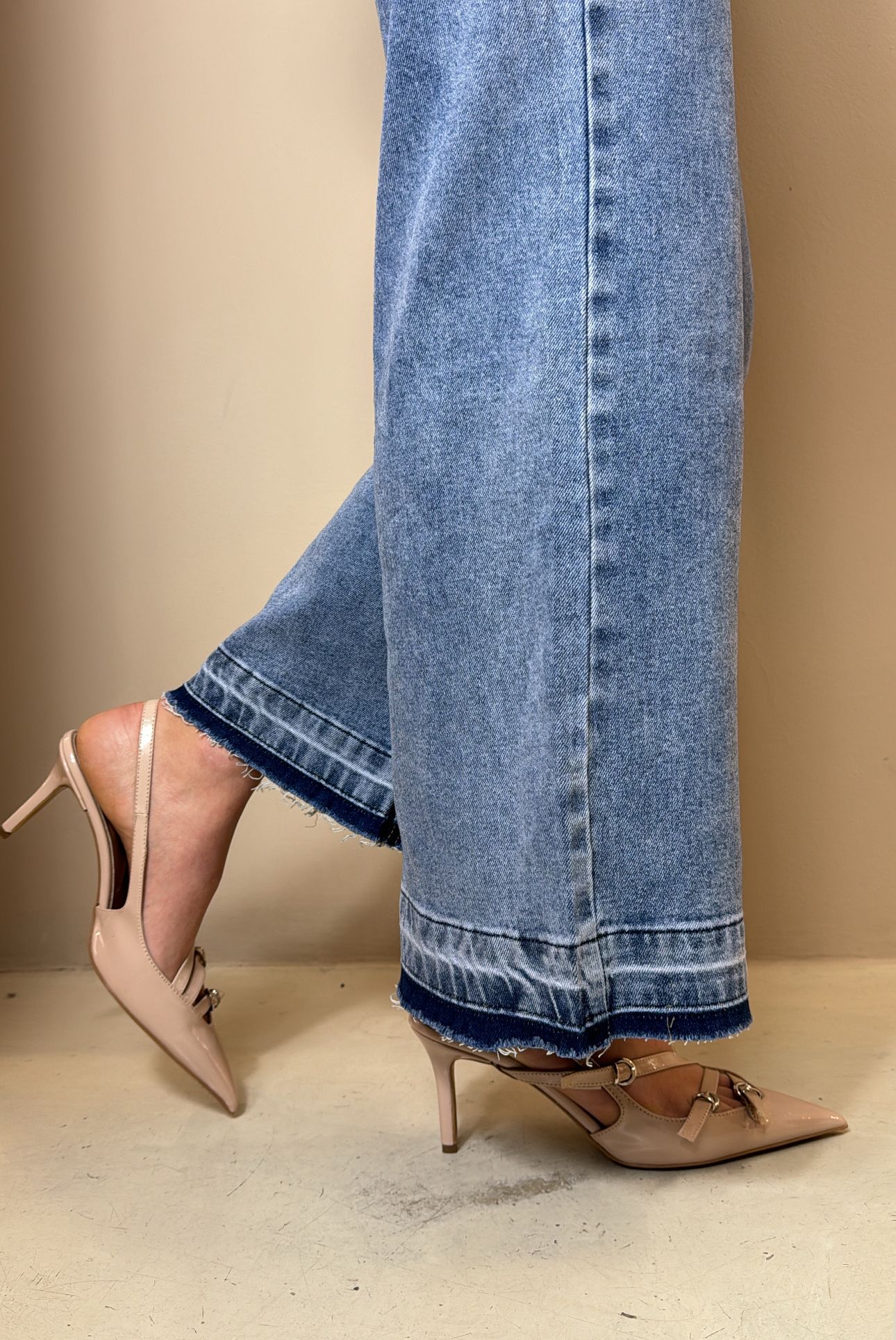 Divine Follie Slingback in vernice carne con fibbie
