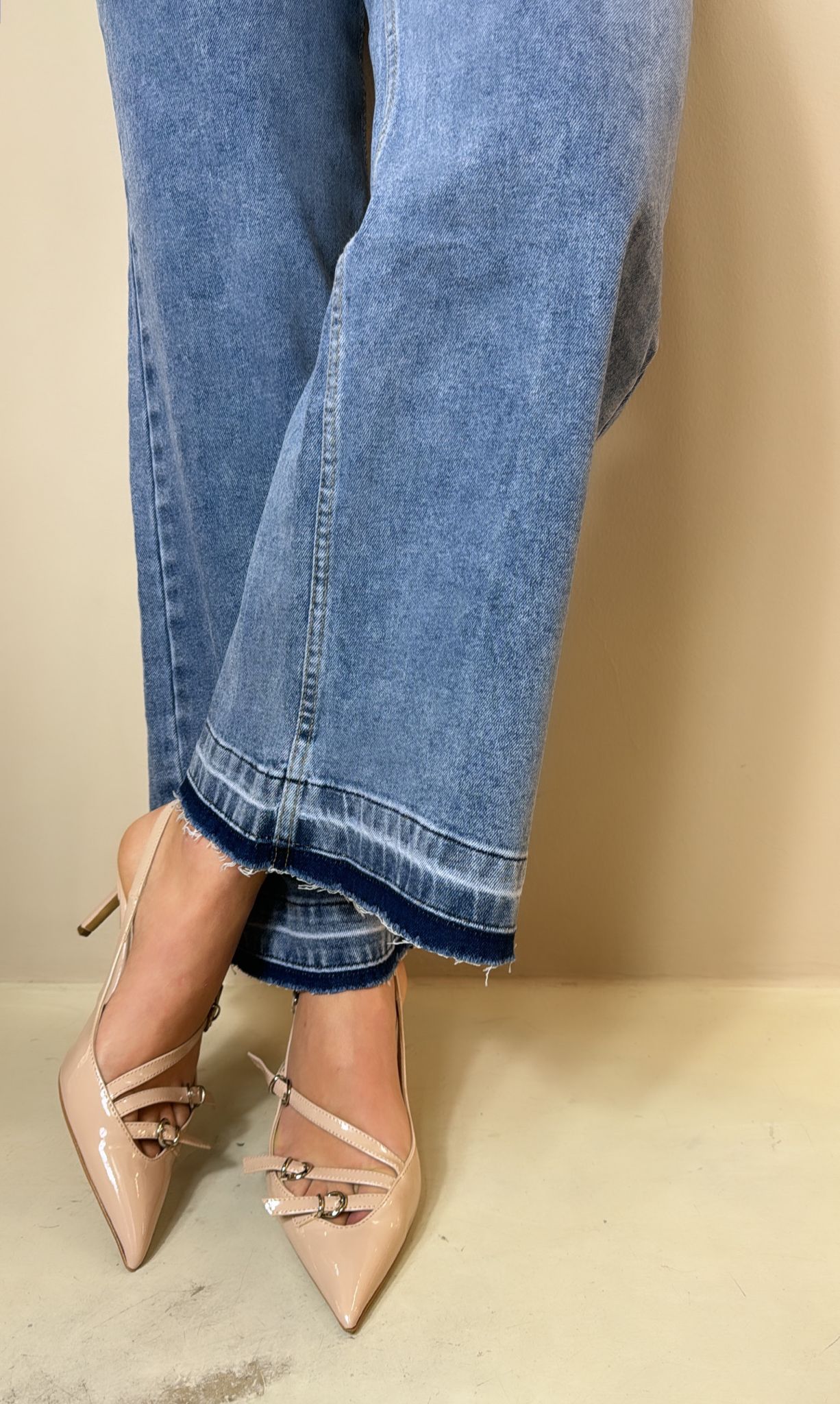 Divine Follie Slingback in vernice carne con fibbie