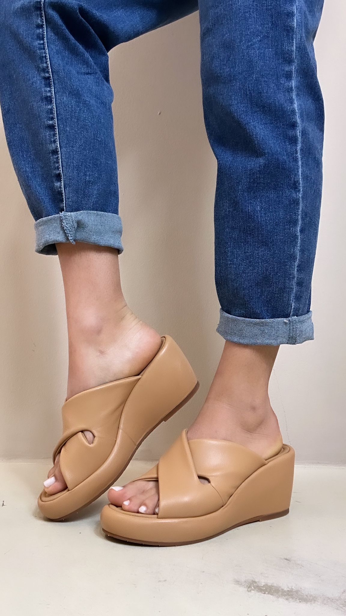 Bruno premi Mules donna in nappa grano con incrocio