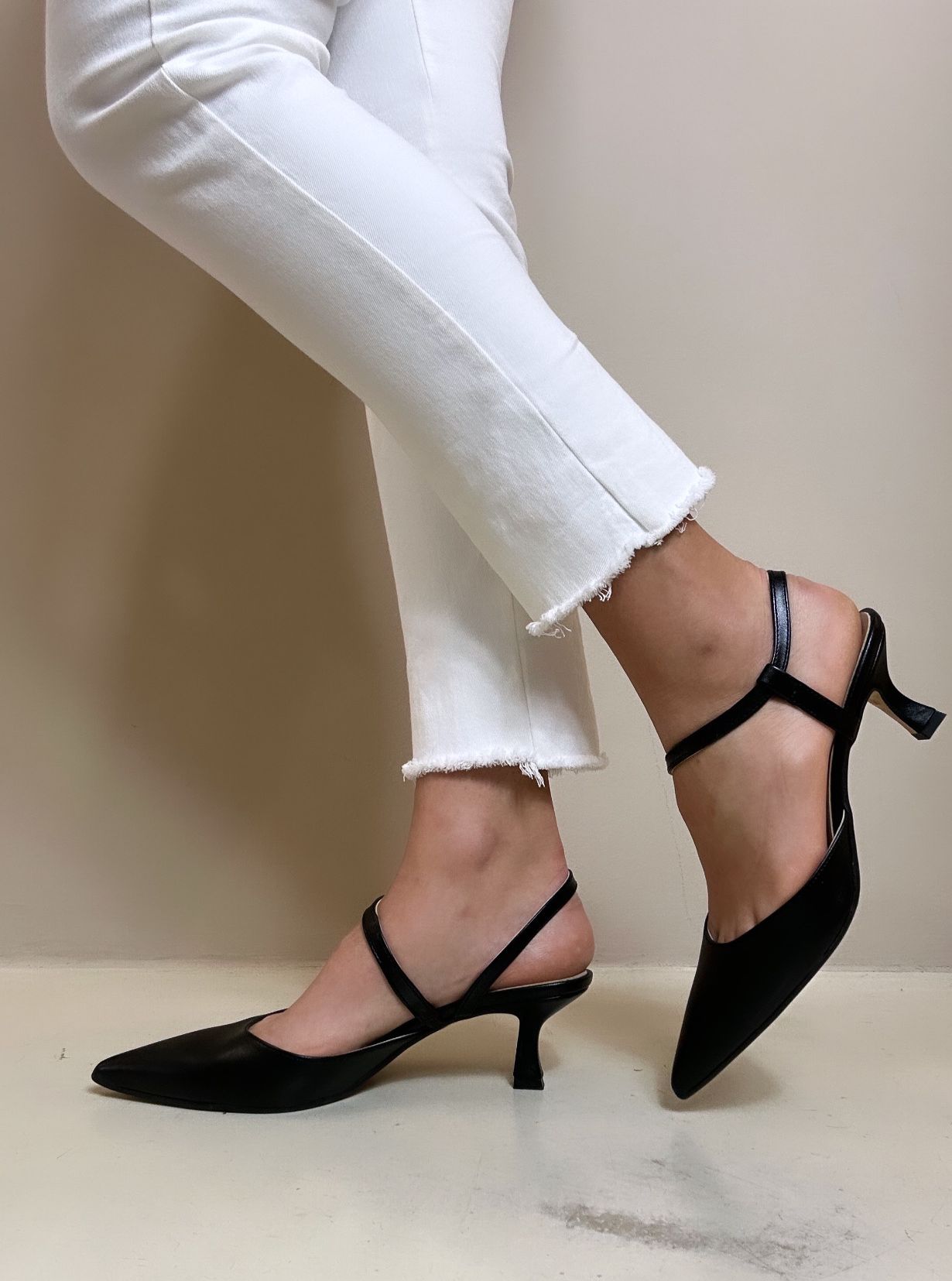 Divine Follie Slingback donna in ecopelle nero con laccino trasversale elastico