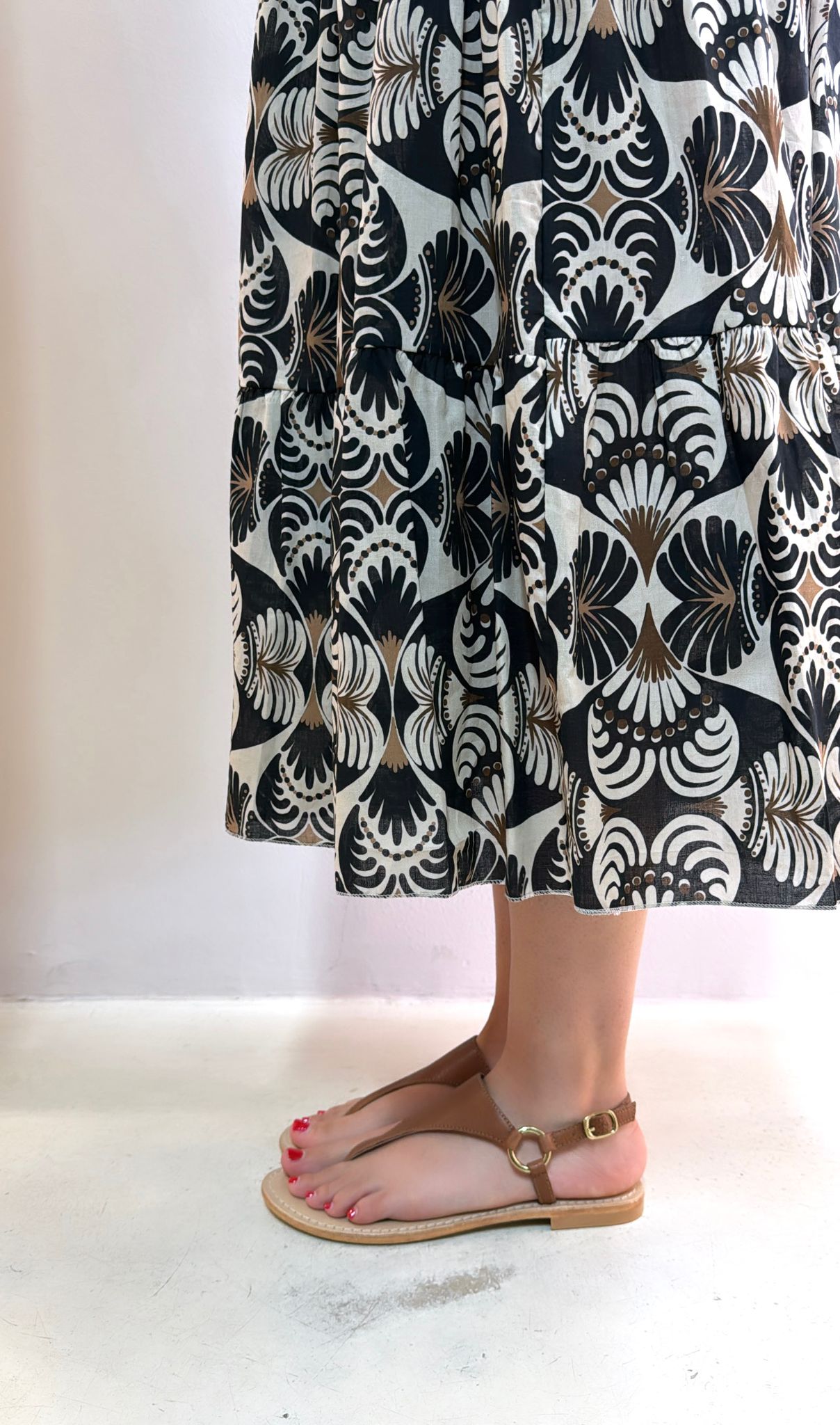 Cristin Sandalo infradito donna in pelle cuoio con dettagli oro