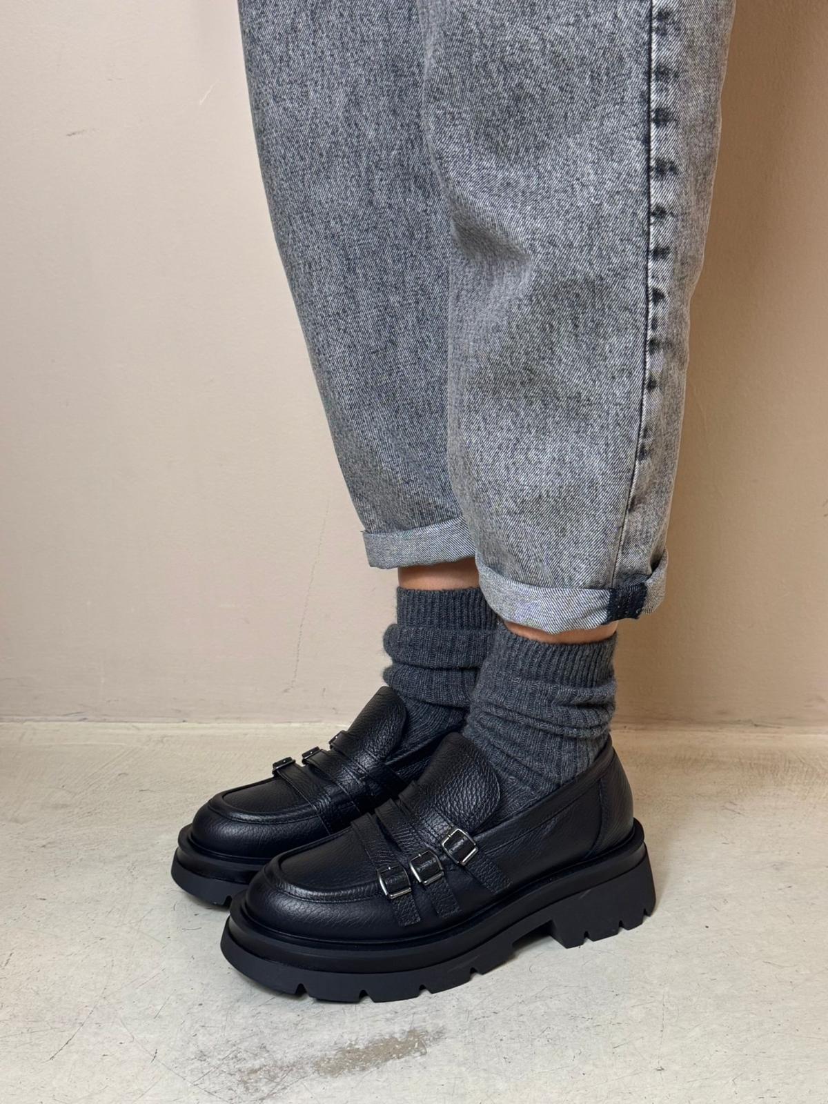 Studio Firenze mocassino donna con fibbiette in pelle nera bottalata