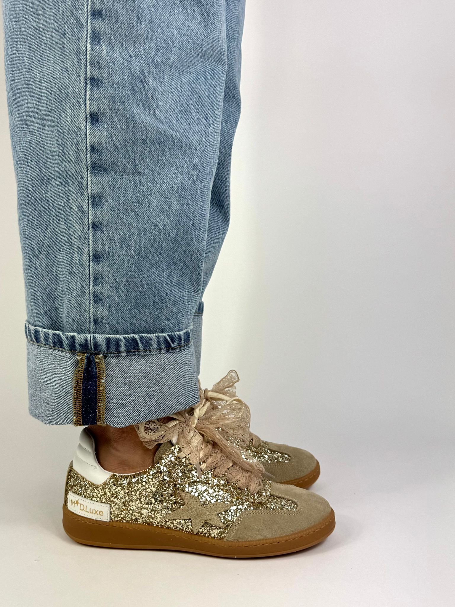 MÉLINÉ sneakers donna in glitter platino e suede taupe con toppone in pelle bianco e lacci in pizzo nude
