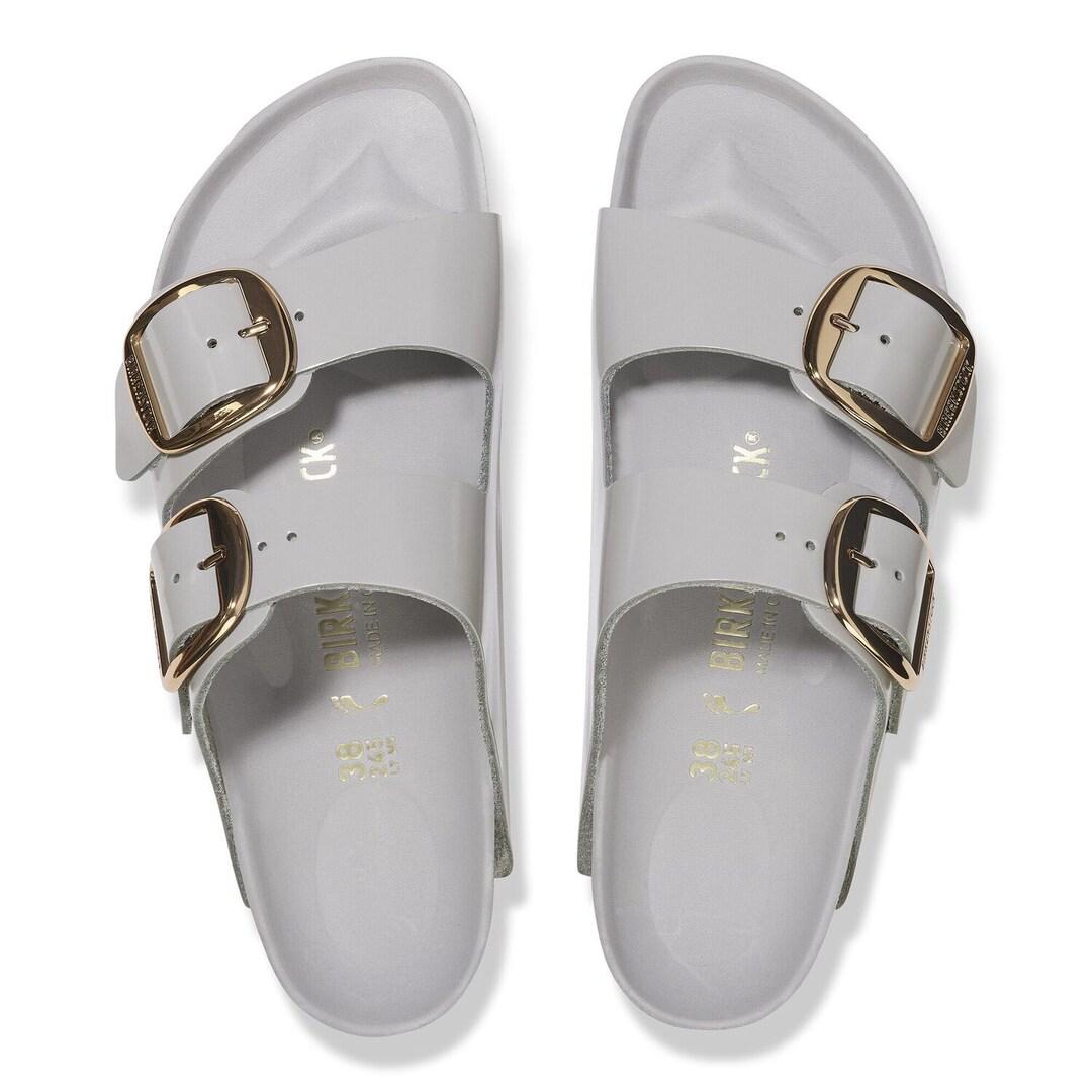 Birkenstock ciabatta due fasce in pelle verniciata grigia