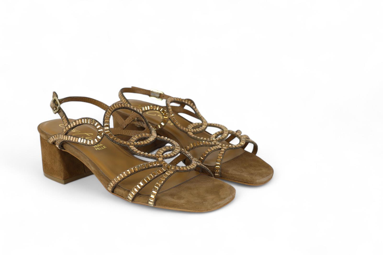 Cristin sandalo donna in suede camel e tomaia con cerchi a specchietto