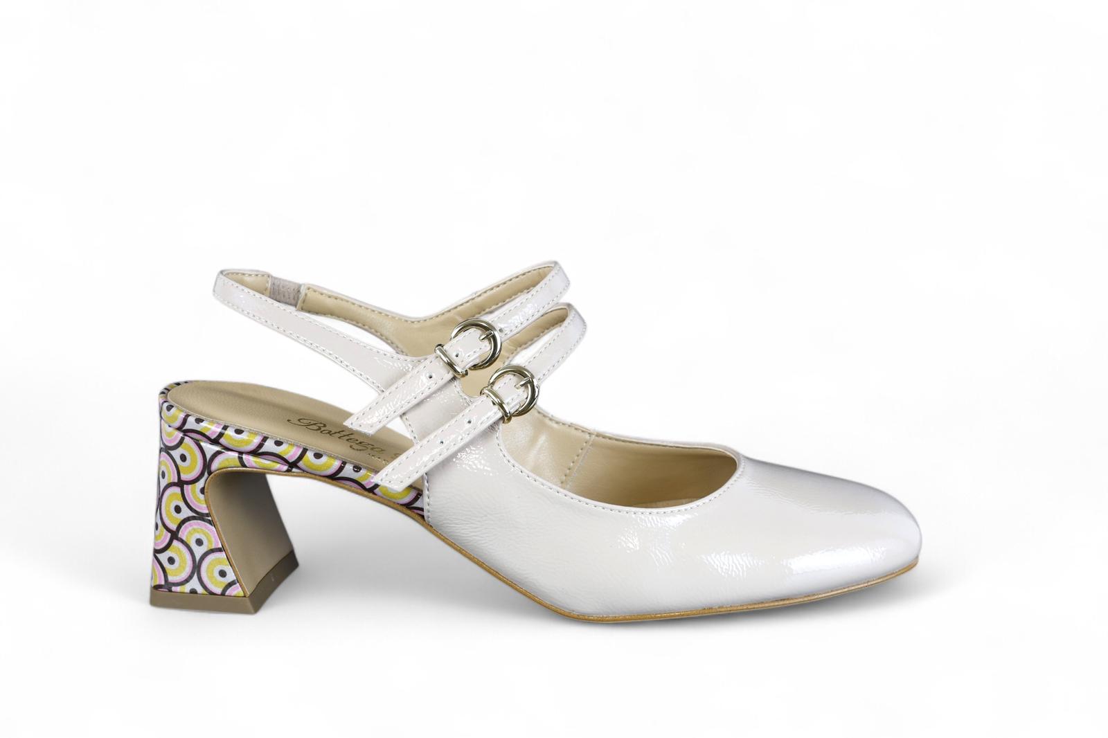 Sandalo donna in eco pelle burro con motivi geometrici