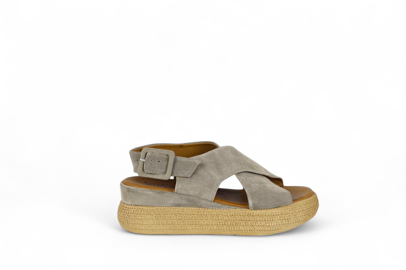 Creative sandalo donna con zeppa e fasce incrociate in suede taupe