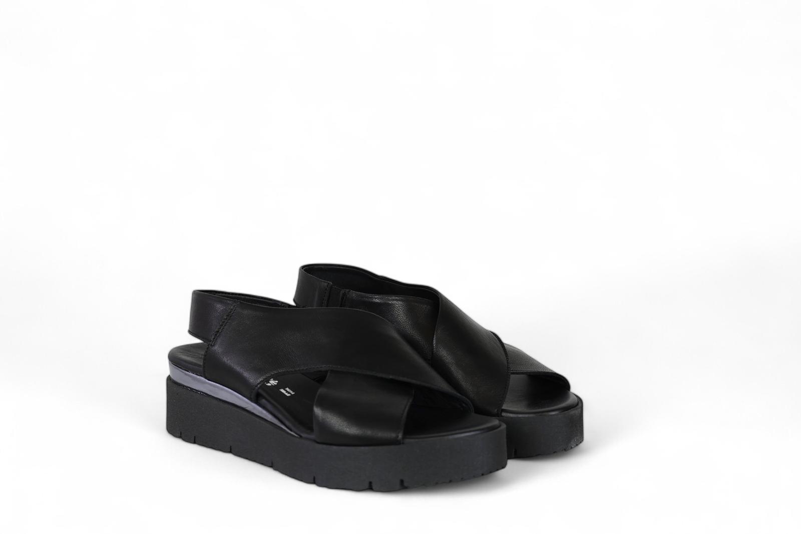 Creative sandalo donna con zeppa e fasce incrociate nere
