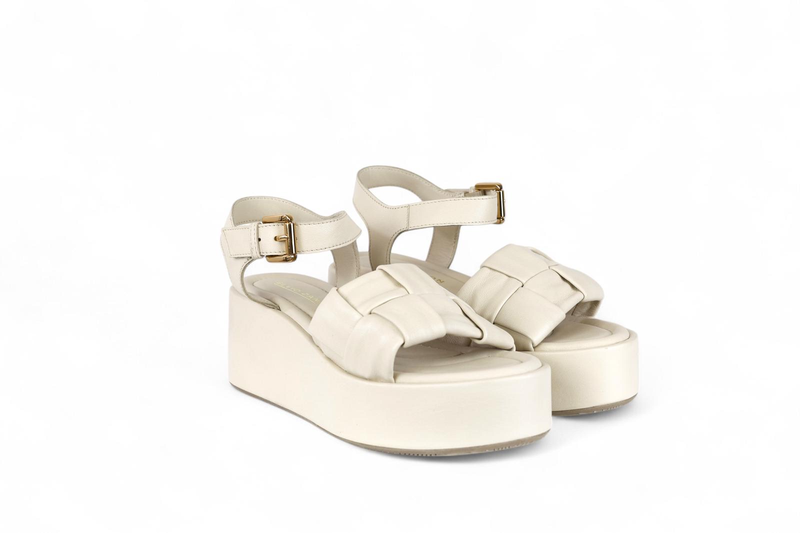 Elvio Zanon sandalo con plateaux donna in pelle color burro con chiusura alla caviglia
