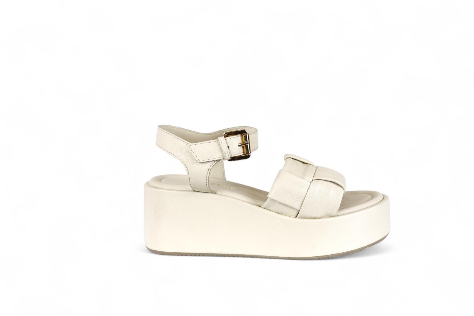 Elvio Zanon sandalo con plateaux donna in pelle color burro con chiusura alla caviglia