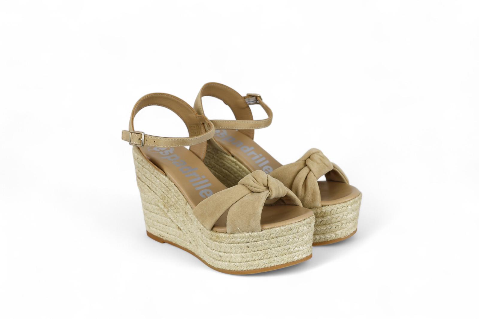 Espadrilles sandalo zeppa donna in suede color cammello con fasce incrociate e nodo