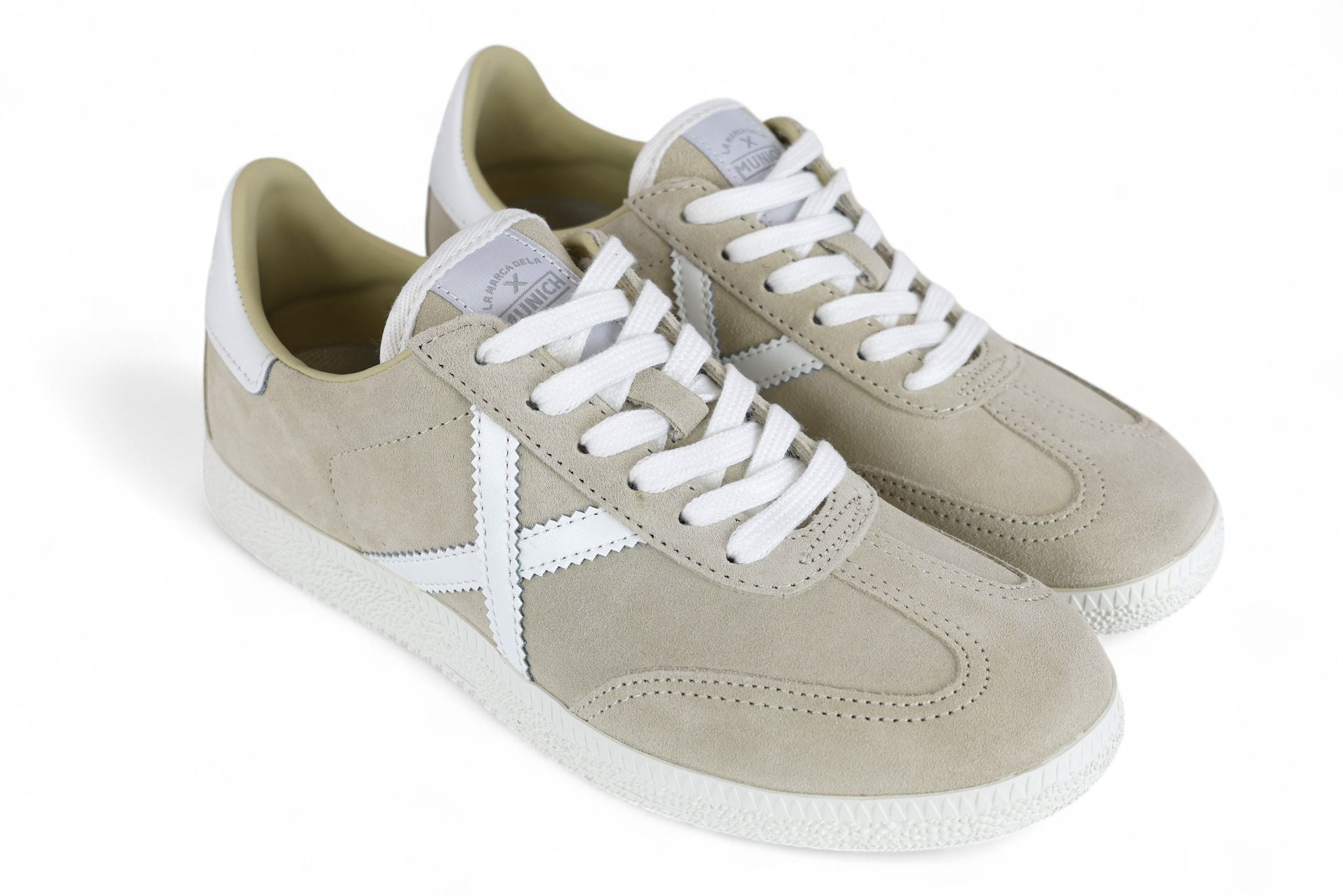 Munich sneakers donna in suede sabbia e dettagli color bianco