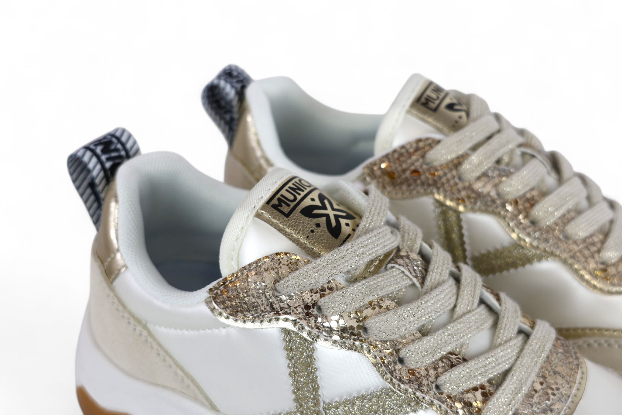 Munich sneaker donna bianco con inserti in suede taupe e glitter oro e pitone