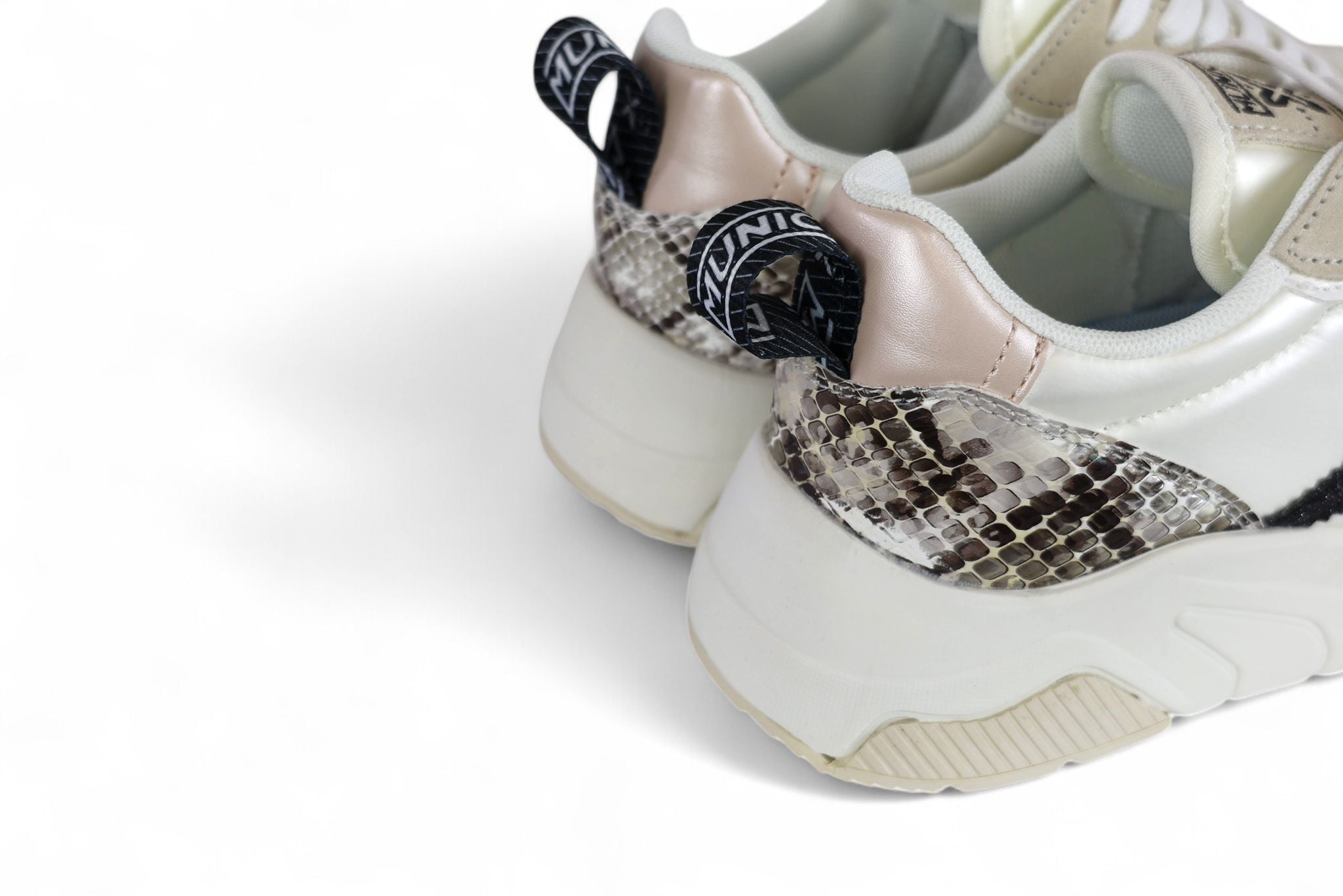 Munich sneaker donna color perla e inserti suede taupe e glitter nero