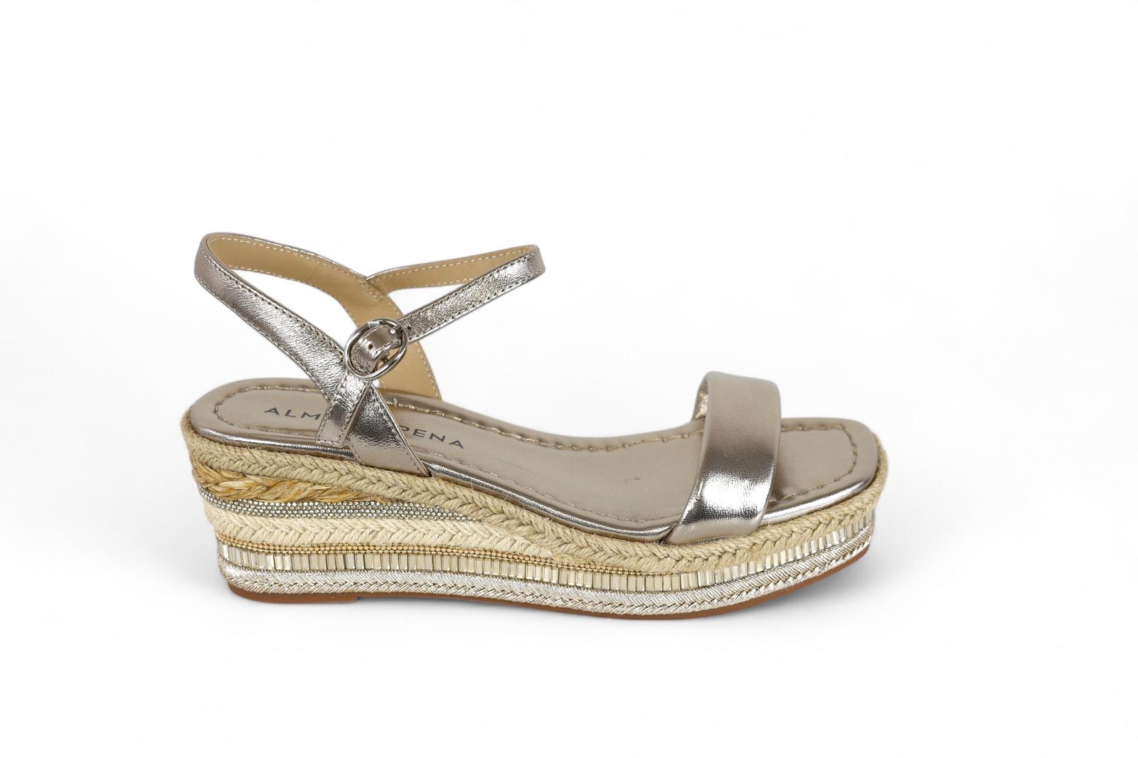 Alma en Pena sandalo donna in laminato bronze con dettagli corda e strass