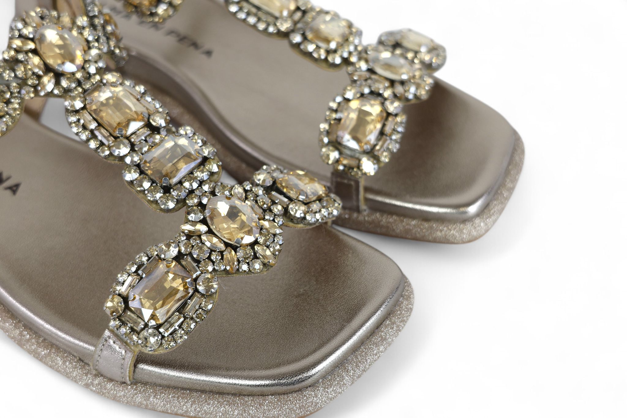 Alma en Pena sandalo donna in pelle laminata bronzo con pietre e strass