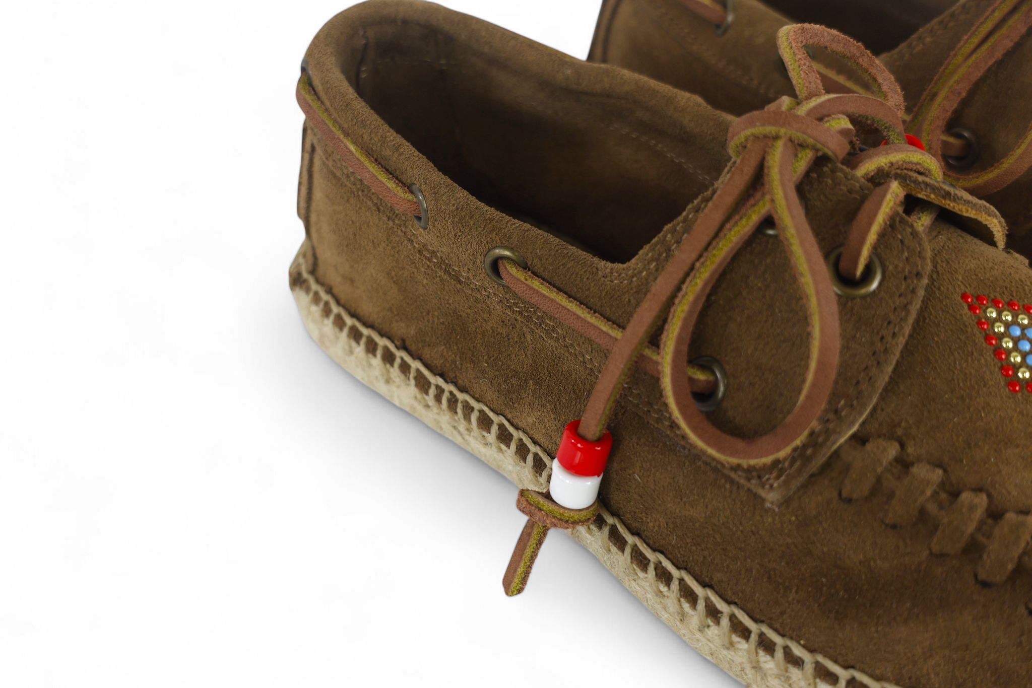 Lagoa barca donna in suede marrone con applicazione di pietrine e perline