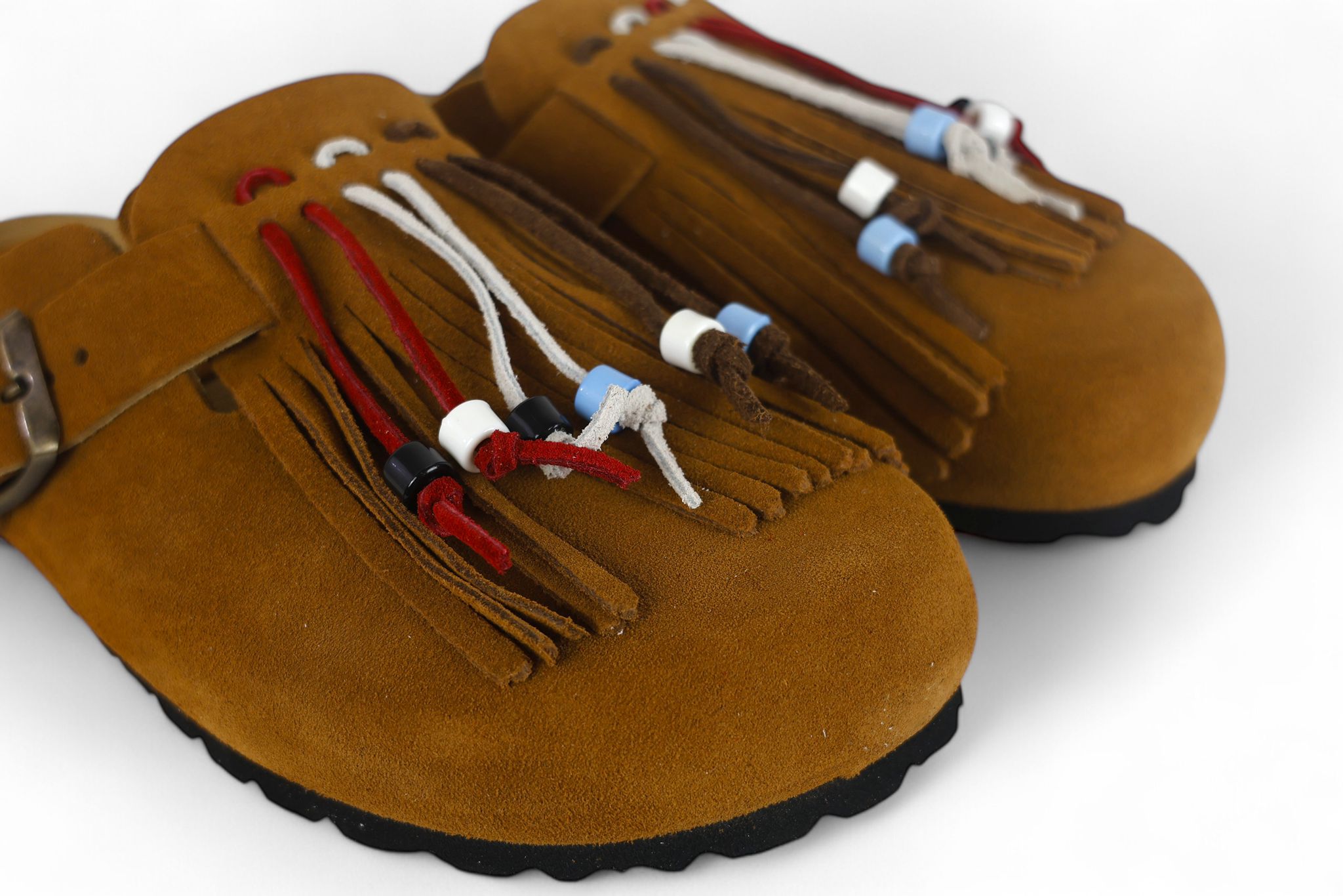 Lagoa mules donna in suede cuoio con frange e perline colorate