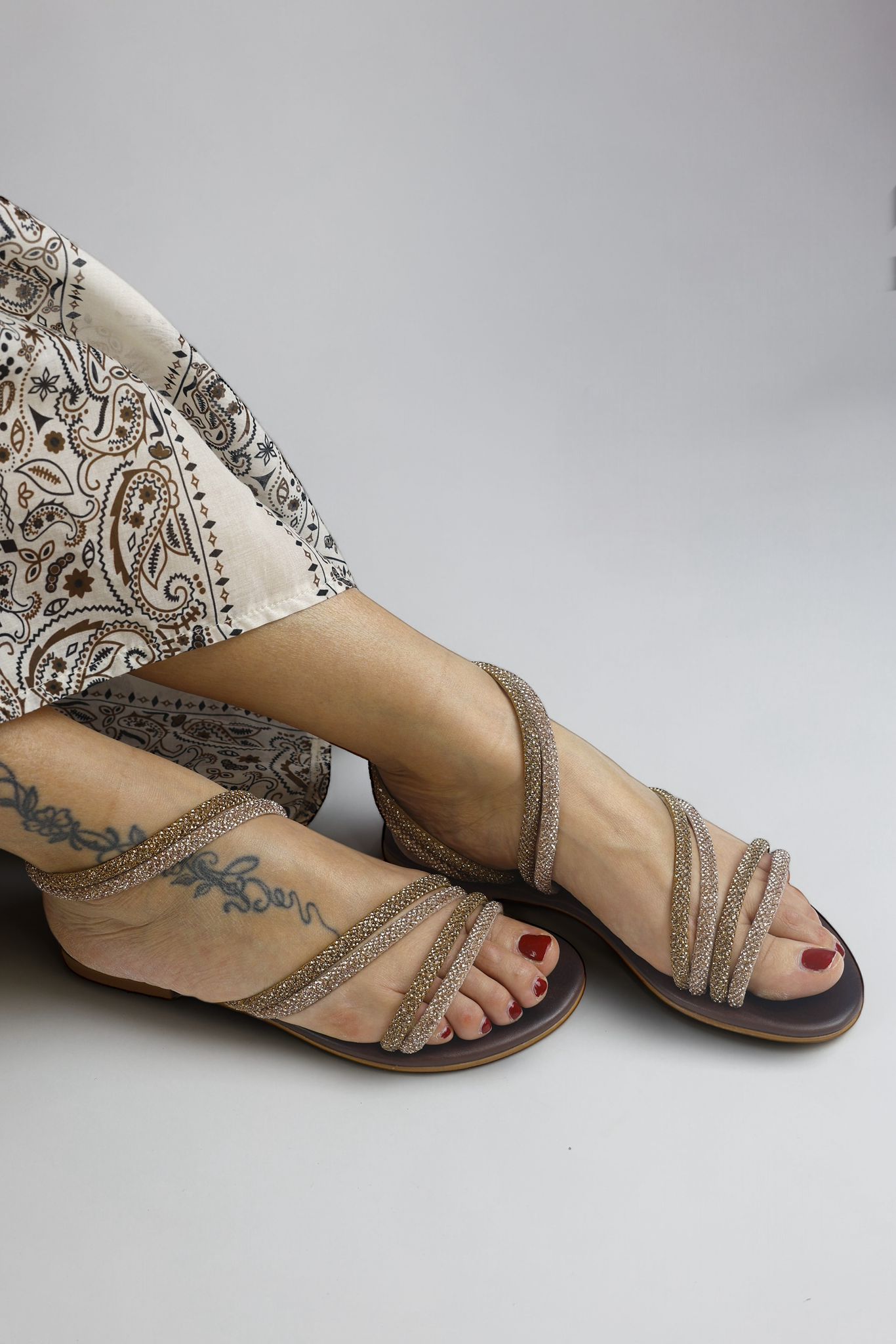 Mosaic sandalo basso donna con laccetti in strass oro e oro rosa